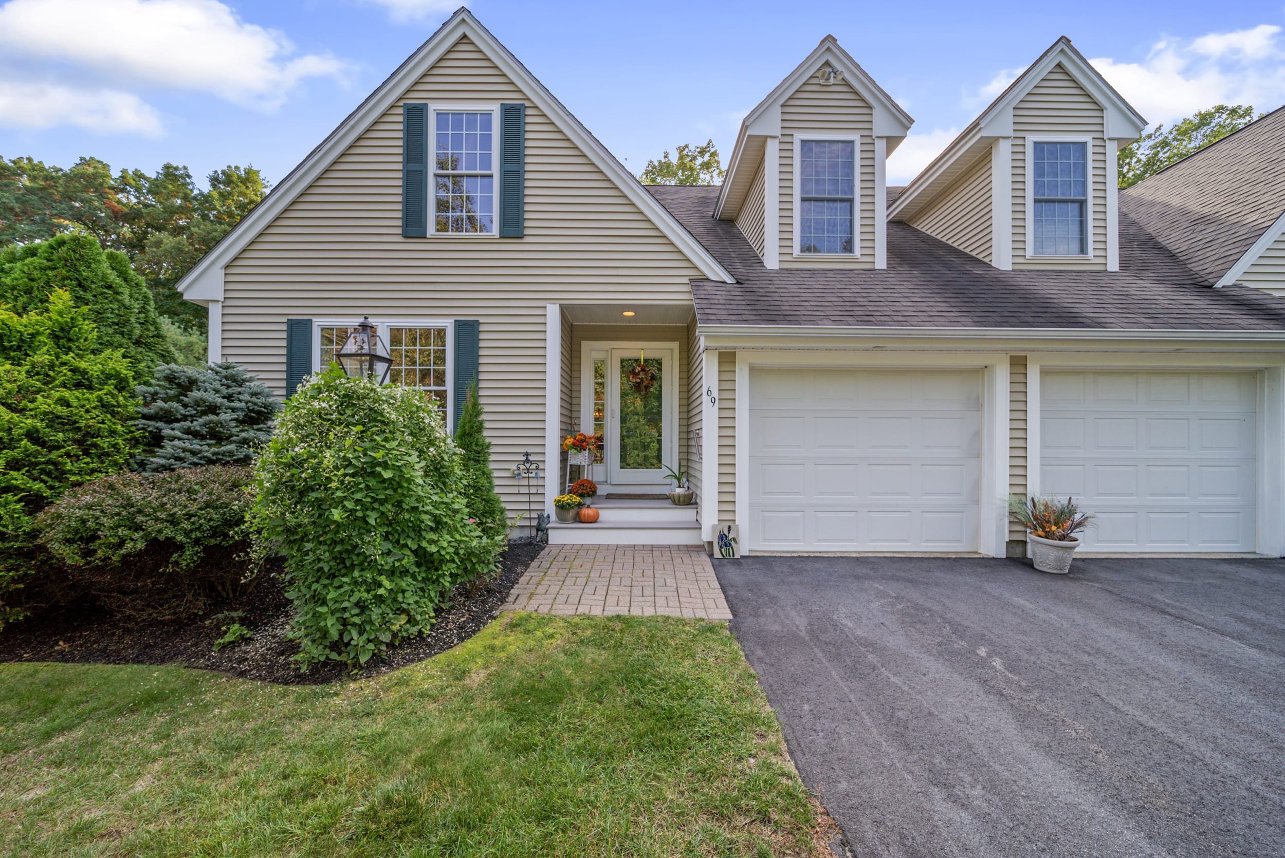 Single-level living, Hampstead, NH Condo For Sale! inception-app-prod/NThhZWEzMjktOTRhYS00N2ZhLWJlYjAtYjQ4Y2Q3NTA0MjZi/content/2024/10/8683289fa8597e56fb4809b54cada146b34254fd.jpg