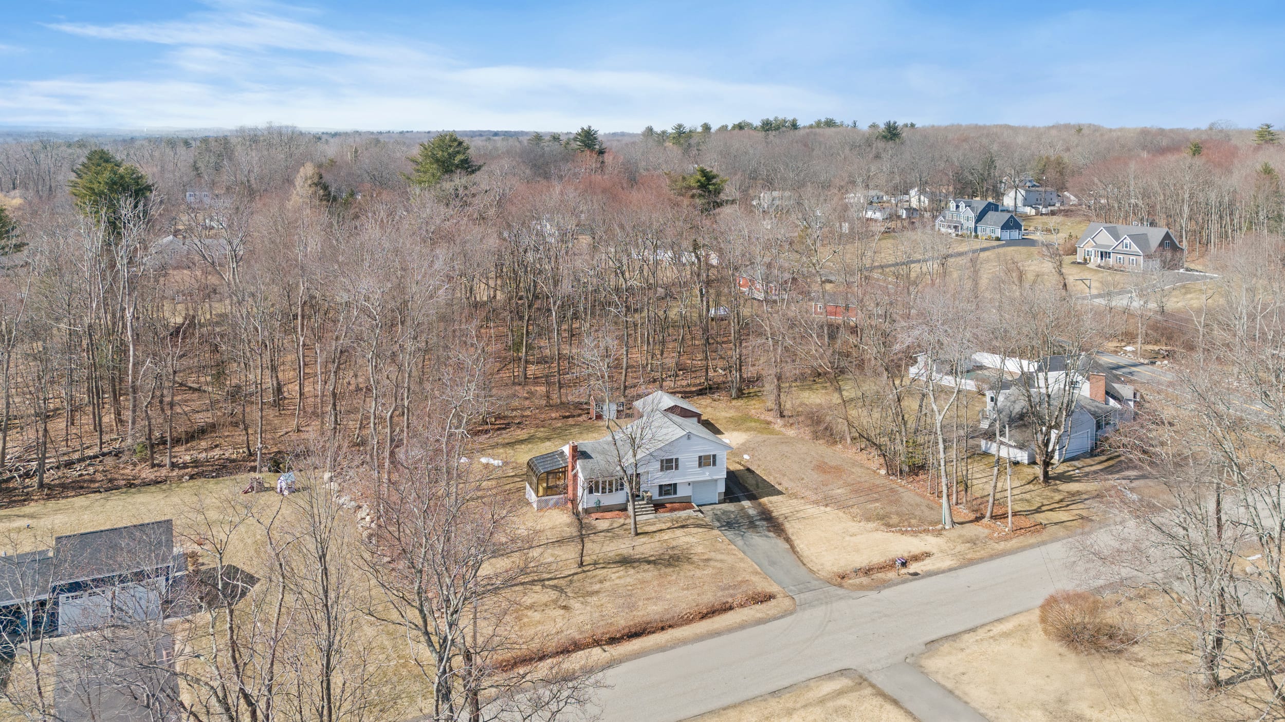 3BR Split For Sale, under $550k in Atkinson! inception-app-prod/NThhZWEzMjktOTRhYS00N2ZhLWJlYjAtYjQ4Y2Q3NTA0MjZi/content/2025/03/9908afe3386173087f3e912722b72a03ccd024f4.jpg