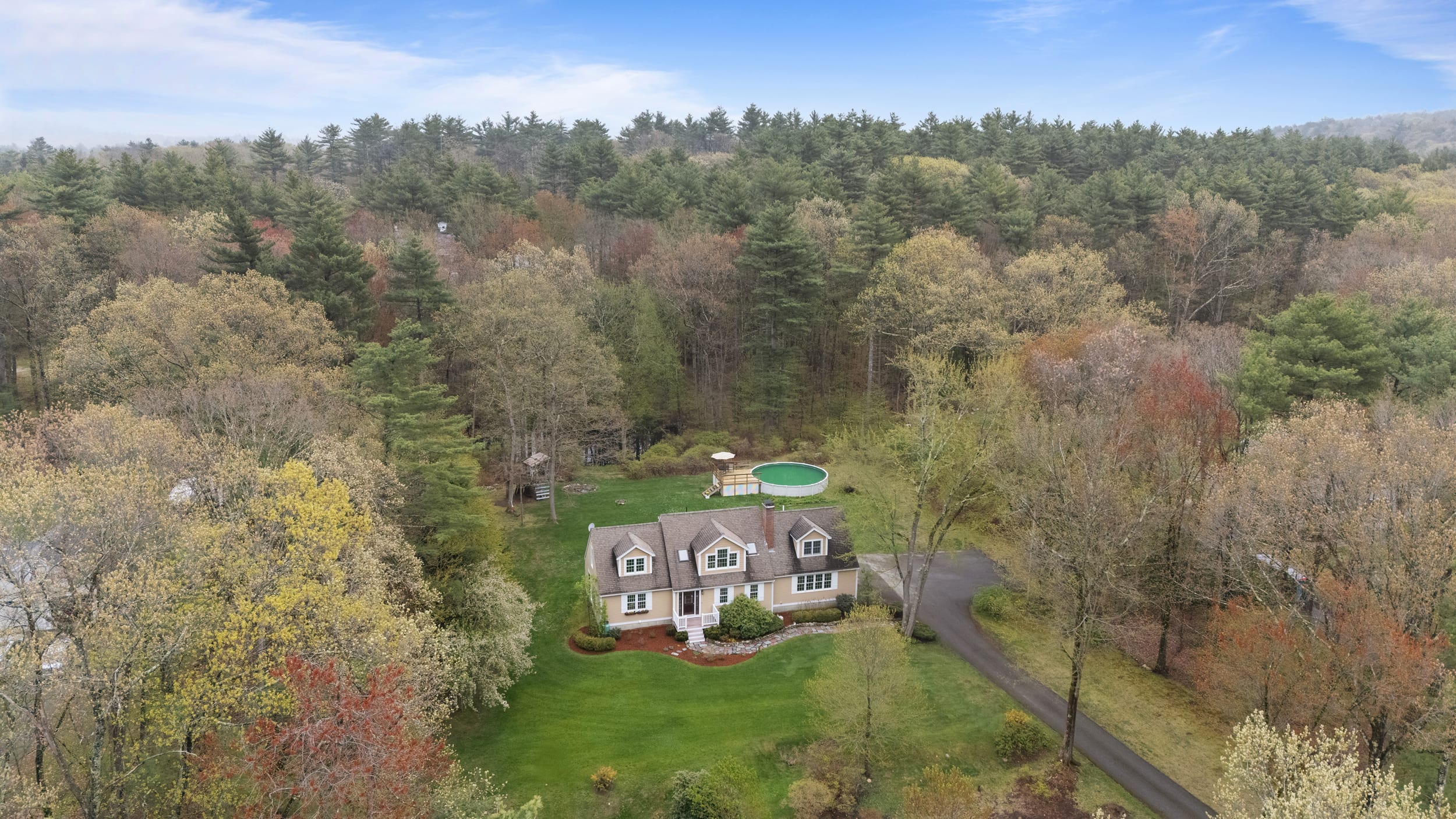 4 Bed, 4 Bath, Newton, NH Expanded Cape For Sale! inception-app-prod/NThhZWEzMjktOTRhYS00N2ZhLWJlYjAtYjQ4Y2Q3NTA0MjZi/content/2025/05/61f5beadd58d9e68f91f86fea770a32e96e064fa.jpg