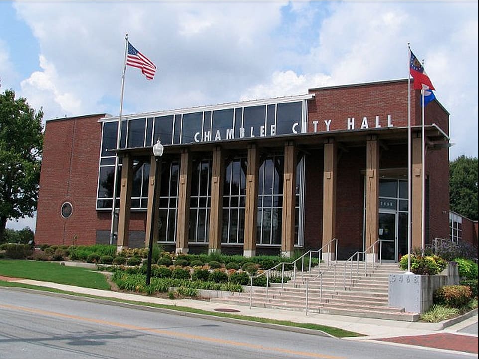 inception-app-prod/NWE0ZjZlZjgtN2Q3OS00ZDI2LWE3NGQtMGU4NTA2ODYzMTJi/content/2018/09/Chamblee-City-Hall.png