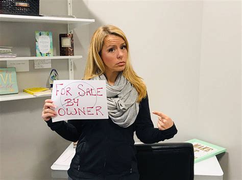 inception-app-prod/NWIwOGNhM2EtYTAxNi00ZTI0LWFlYjEtYjVkMWZkMGFhMmQx/content/2021/02/cute-girl-fsbo-sign.jfif