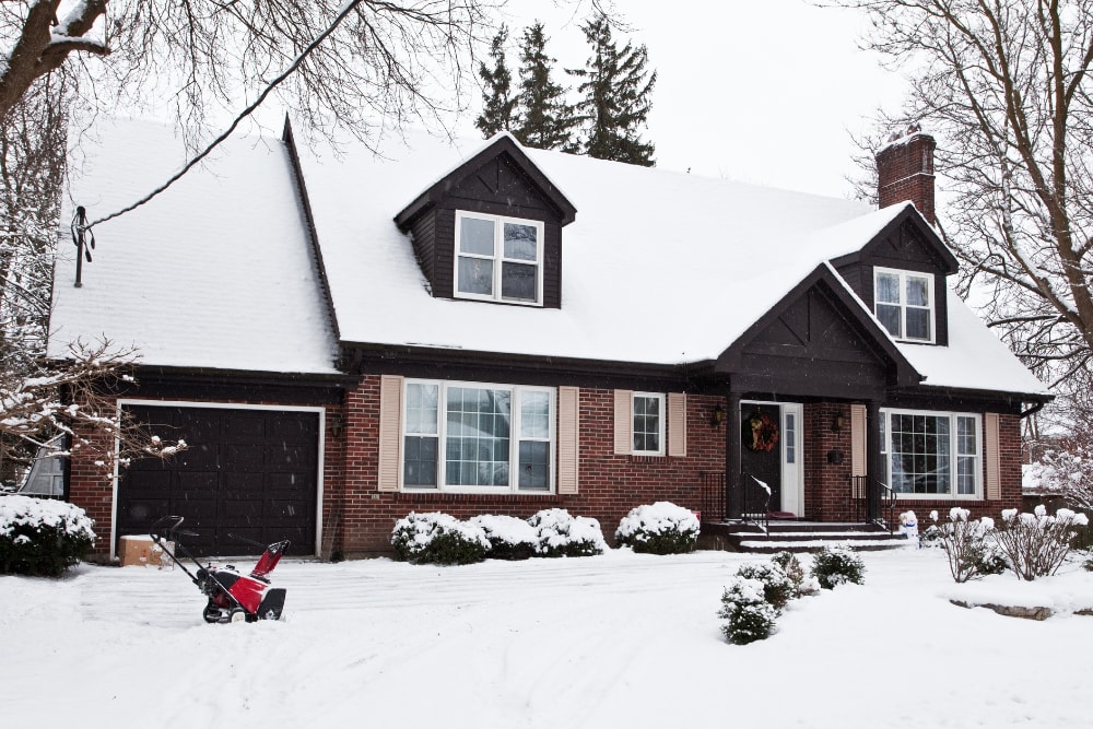 Winter Curb Appeal: How to Make Your Property Shine in the Snow inception-app-prod/NWU1ZTNkOTEtNWJjNy00ZThiLWFjNTYtMzc2MWE4NDMwMTc3/content/2026/02/41cec1c5f8f8b40d65f2665a779fb58a43ad2e83.png
