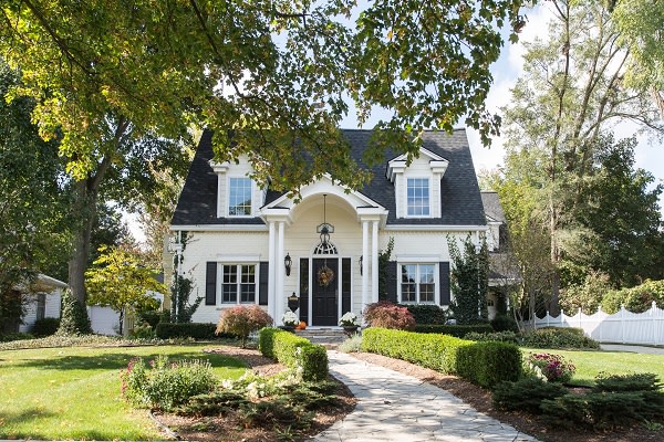 inception-app-prod/NjA0MThkNGItNjUxZS00NjliLTgwMGYtZDBhMmVmOGM0ZWYy/content/2016/11/HOUSE FRONT.jpg