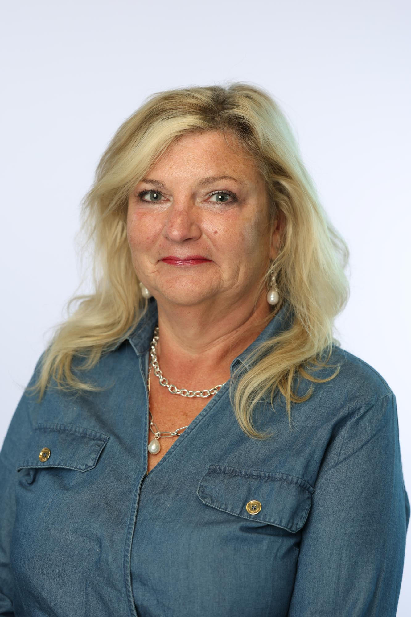 Brenda Jolly, REALTOR, GRI, PSA inception-app-prod/Njc3NTMwYzUtM2MxZC00ODcxLWIyNmQtYTMwNmZhODJiYzA3/content/2025/11/3a233916a1e86bf405943bba320816bc00445b79.jpg