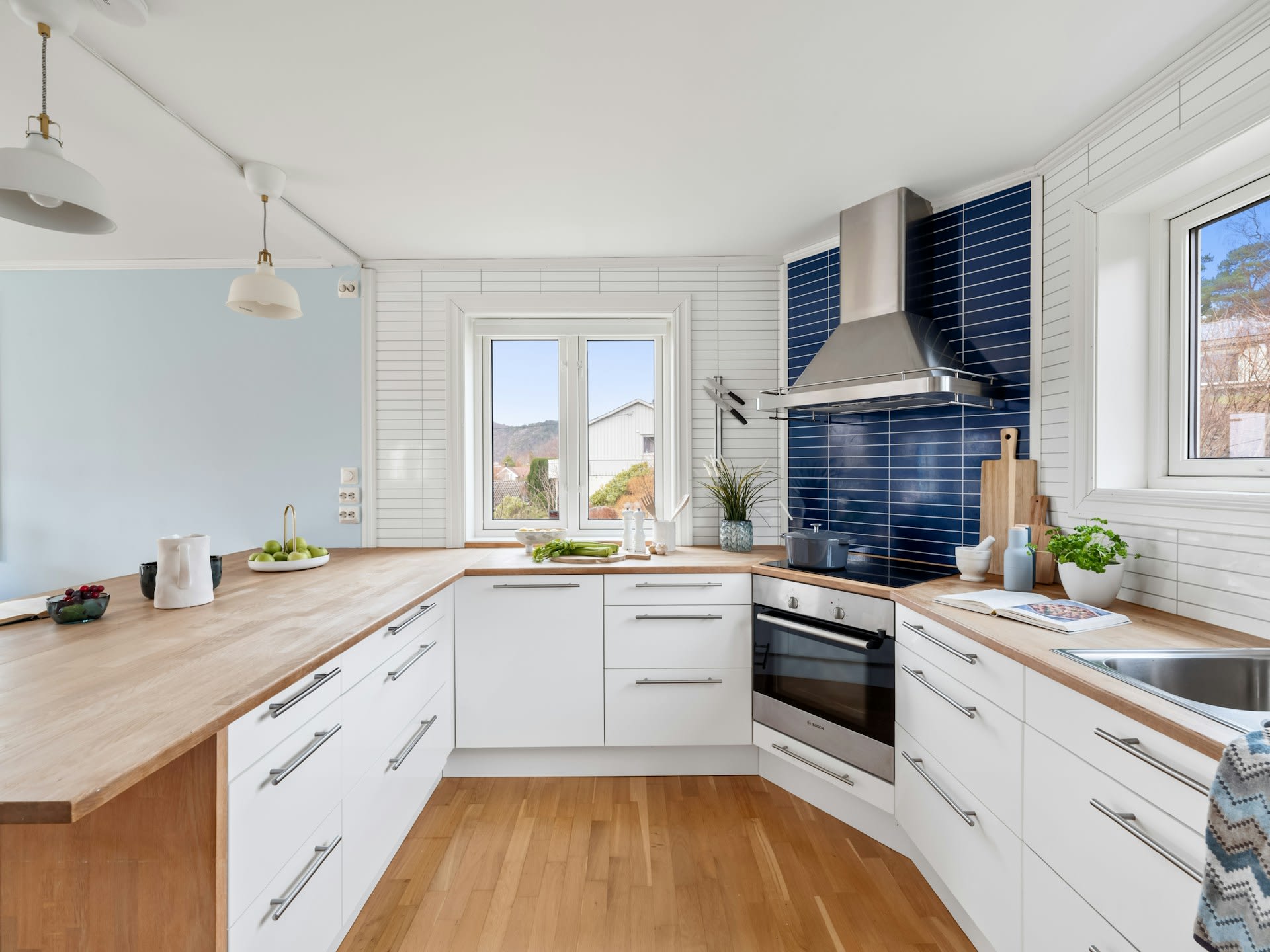 What you should know when selling a house inception-app-prod/NjkxNWE1YTItMzMyMC00NjAxLTlhYTgtM2Q2OTkzODVlYmFh/content/2026/03/ebd7bc7ebdf4f45452db3172d5c9ced919514ceb.jpg