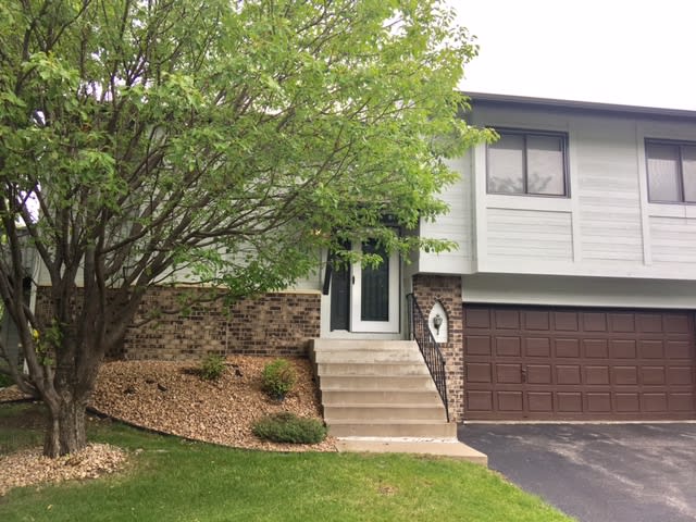 8303 Oakview Court N, Maple Grove, MN inception-app-prod/NmEwNzBmMGYtMmUxNi00Yjk4LTgxZDYtYWQ1NjI2ZjAyZmY4/content/2017/07/FullSizeRender.jpg