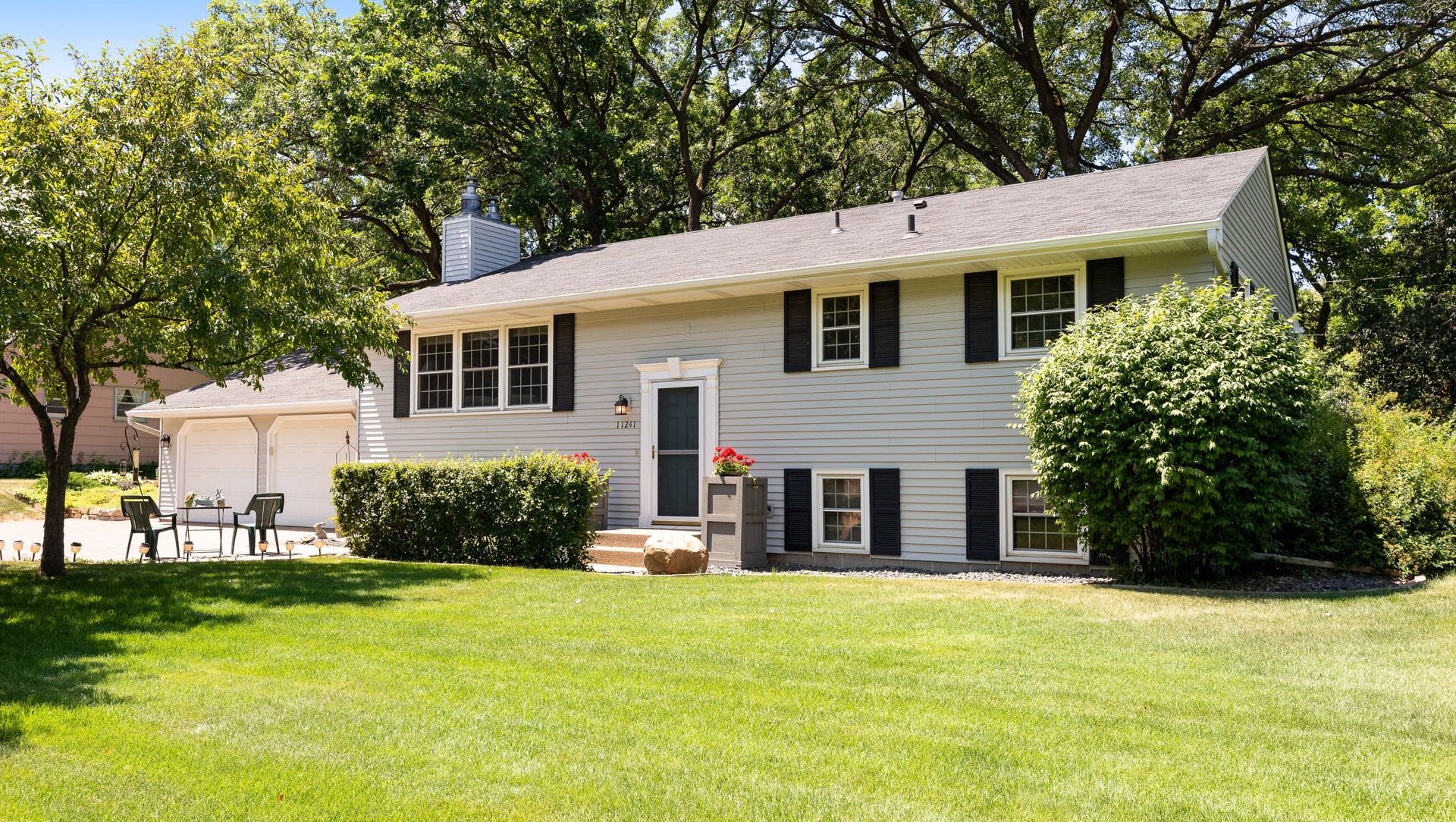 Welcome to This Great 4-Bedroom Home in Champlin MN inception-app-prod/NmEwNzBmMGYtMmUxNi00Yjk4LTgxZDYtYWQ1NjI2ZjAyZmY4/content/2021/06/photo-001.jpg