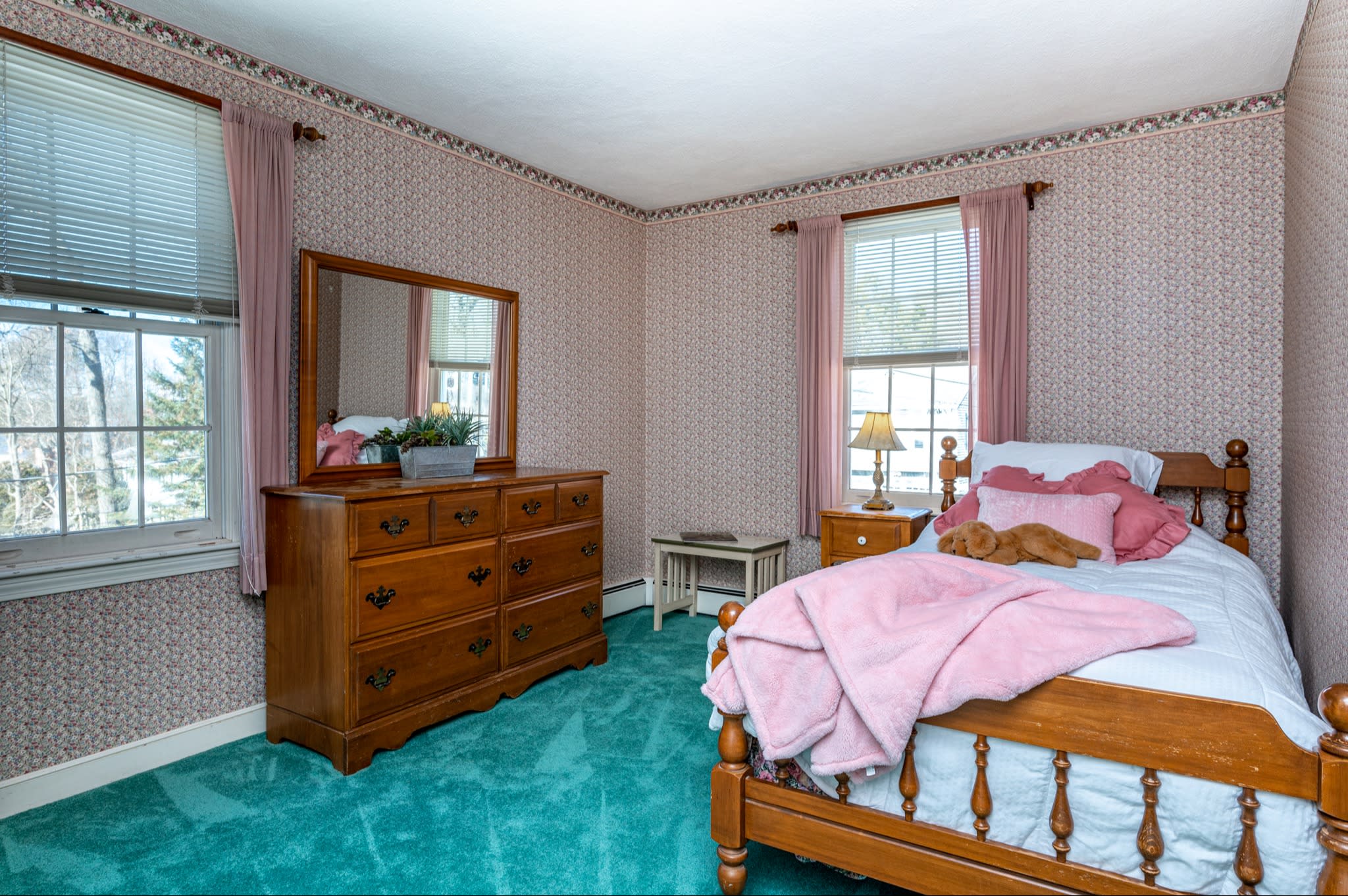 SOLD! 113 Gayland Road in Needham inception-app-prod/NmU2ZTUzNTQtMTA5MC00MzY0LWFmNmYtZmVkMjVjMjY0ZWIx/content/2021/03/113-gayland-rd-19.jpg