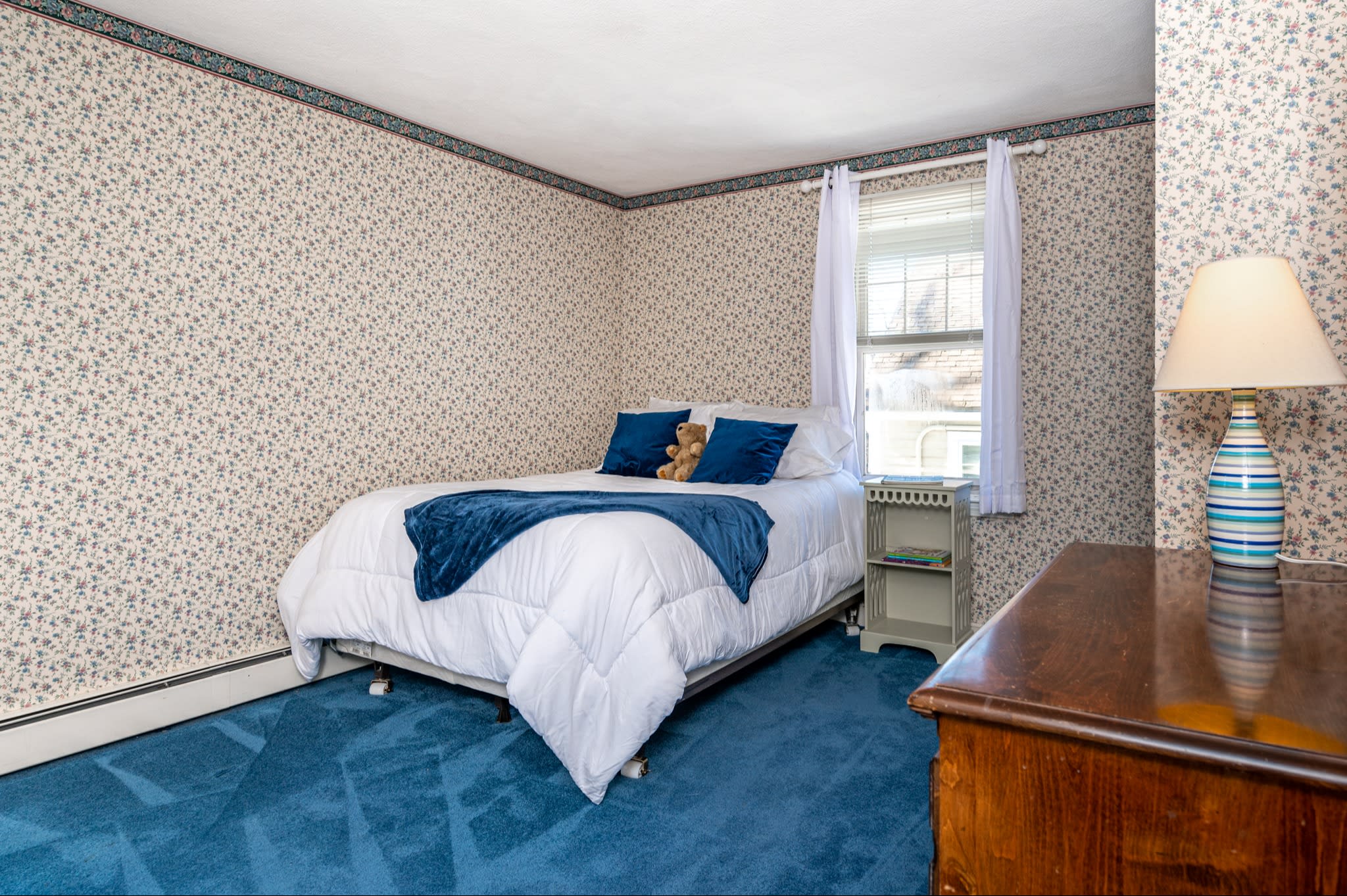 SOLD! 113 Gayland Road in Needham inception-app-prod/NmU2ZTUzNTQtMTA5MC00MzY0LWFmNmYtZmVkMjVjMjY0ZWIx/content/2021/03/113-gayland-rd-21.jpg