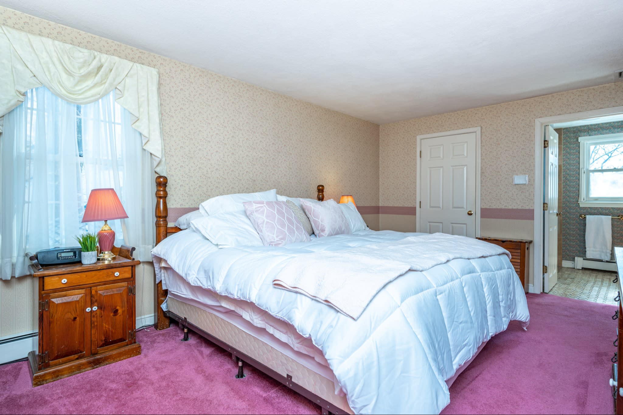 SOLD! 113 Gayland Road in Needham inception-app-prod/NmU2ZTUzNTQtMTA5MC00MzY0LWFmNmYtZmVkMjVjMjY0ZWIx/content/2021/03/113-gayland-rd-24.jpg