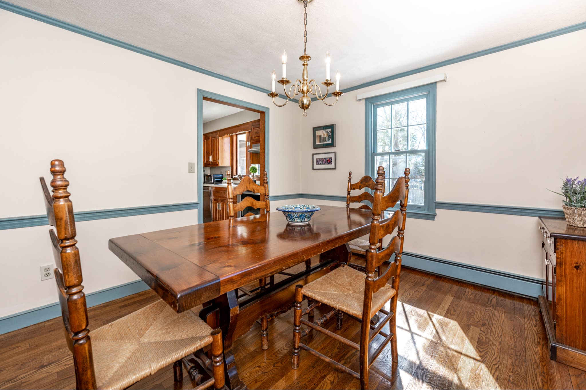 SOLD! 113 Gayland Road in Needham inception-app-prod/NmU2ZTUzNTQtMTA5MC00MzY0LWFmNmYtZmVkMjVjMjY0ZWIx/content/2021/03/113-gayland-rd-6.jpg