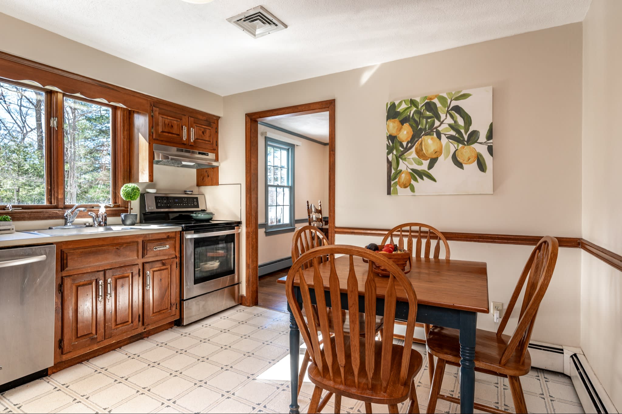 SOLD! 113 Gayland Road in Needham inception-app-prod/NmU2ZTUzNTQtMTA5MC00MzY0LWFmNmYtZmVkMjVjMjY0ZWIx/content/2021/03/113-gayland-rd-9.jpg