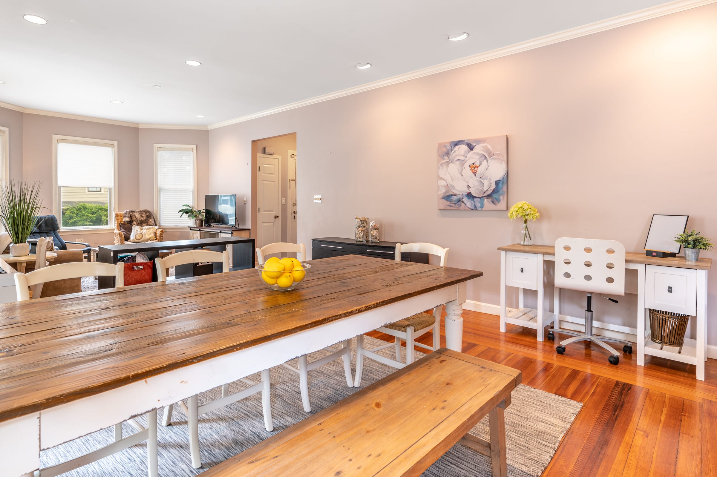 SOLD! 150 Walnut Street Unit 1 in Brookline inception-app-prod/NmU2ZTUzNTQtMTA5MC00MzY0LWFmNmYtZmVkMjVjMjY0ZWIx/content/2021/08/150-Walnut-St-15.jpg