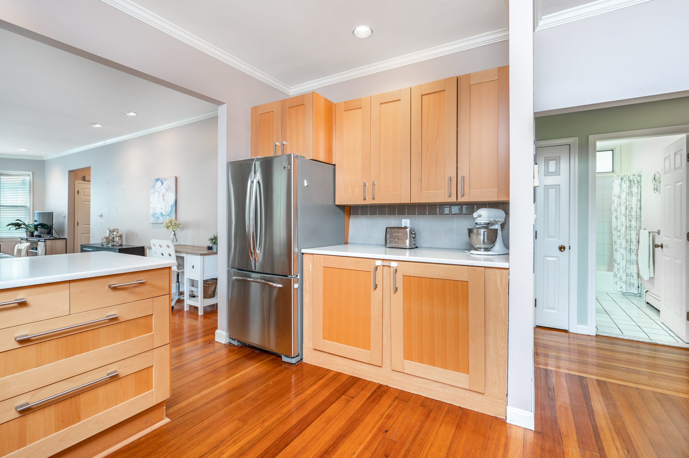SOLD! 150 Walnut Street Unit 1 in Brookline inception-app-prod/NmU2ZTUzNTQtMTA5MC00MzY0LWFmNmYtZmVkMjVjMjY0ZWIx/content/2021/08/150-Walnut-St-18.jpg