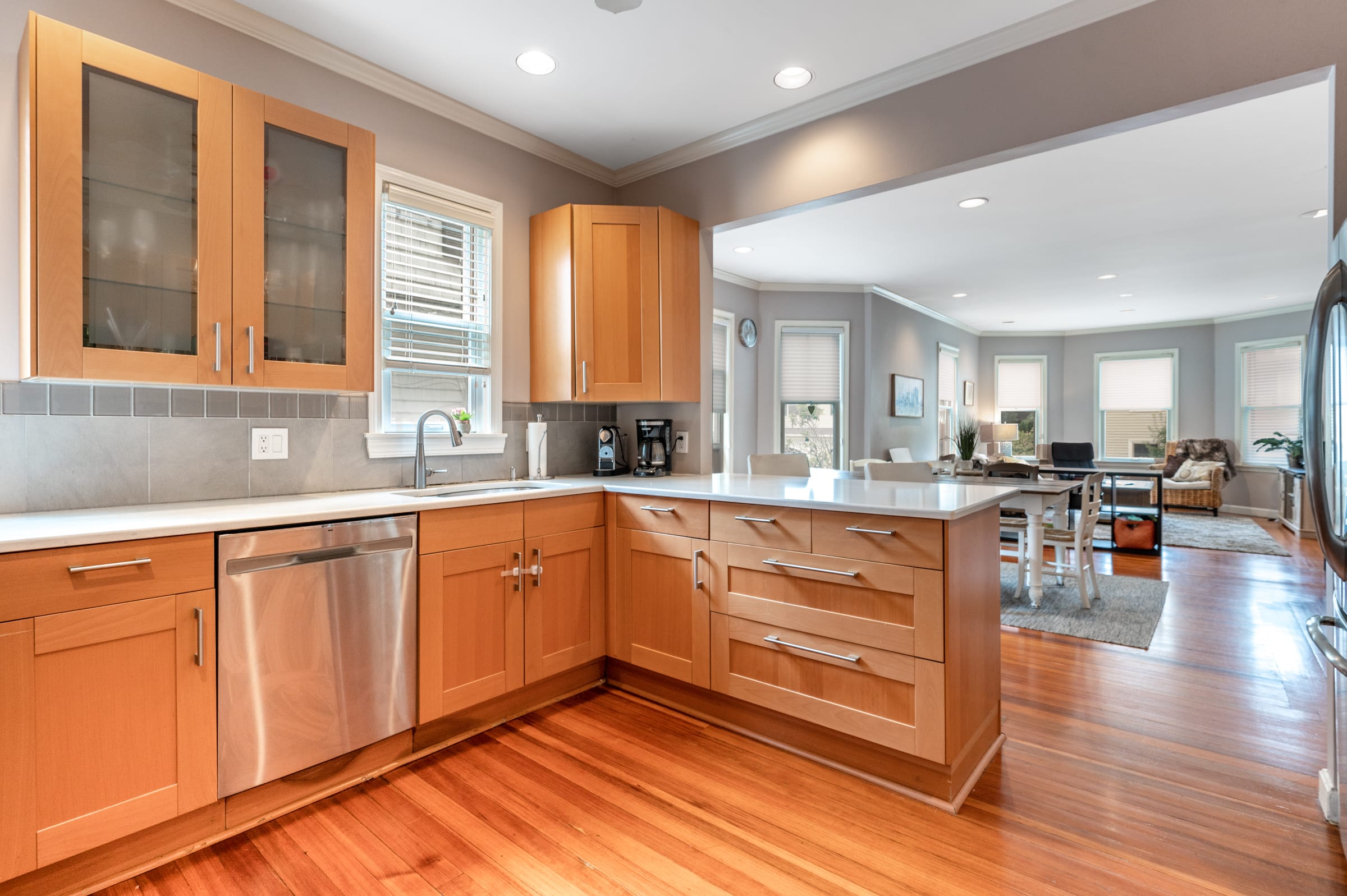 SOLD! 150 Walnut Street Unit 1 in Brookline inception-app-prod/NmU2ZTUzNTQtMTA5MC00MzY0LWFmNmYtZmVkMjVjMjY0ZWIx/content/2021/08/150-Walnut-St-19.jpg