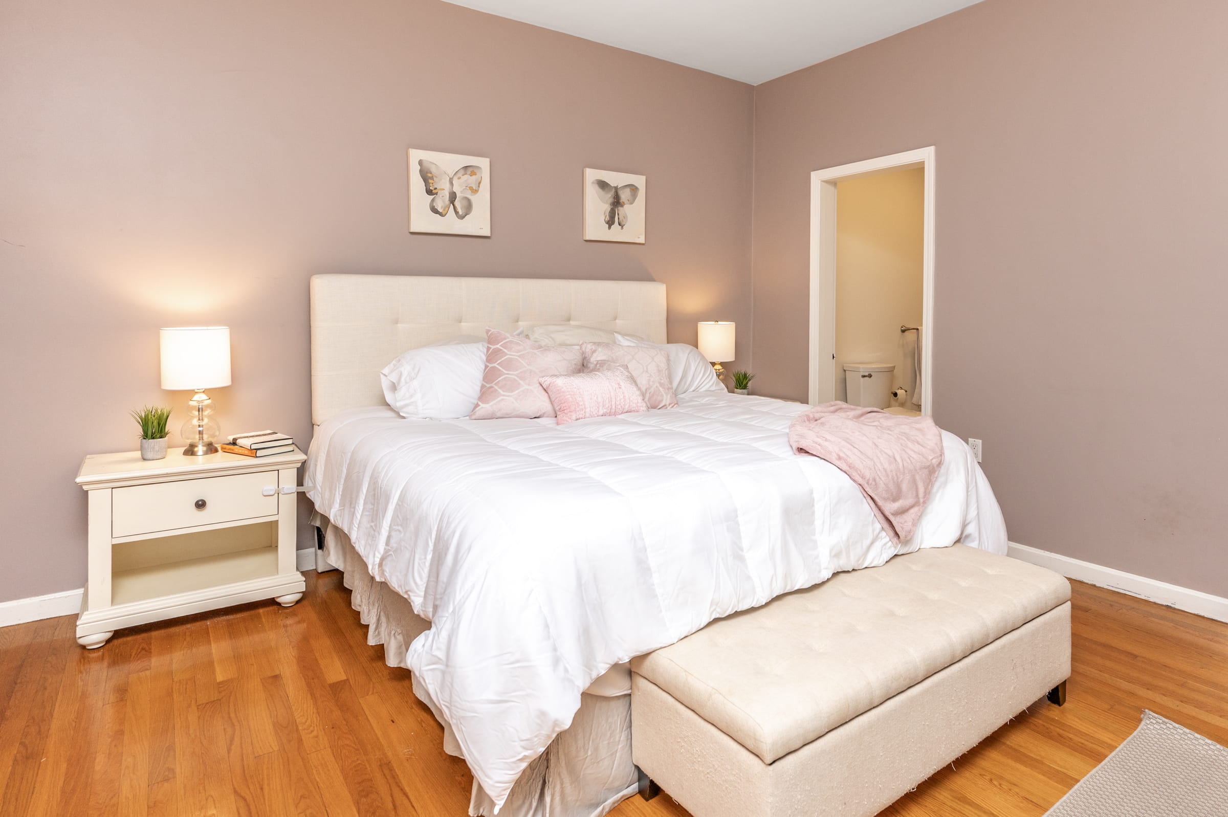 SOLD! 150 Walnut Street Unit 1 in Brookline inception-app-prod/NmU2ZTUzNTQtMTA5MC00MzY0LWFmNmYtZmVkMjVjMjY0ZWIx/content/2021/08/150-Walnut-St-25.jpg