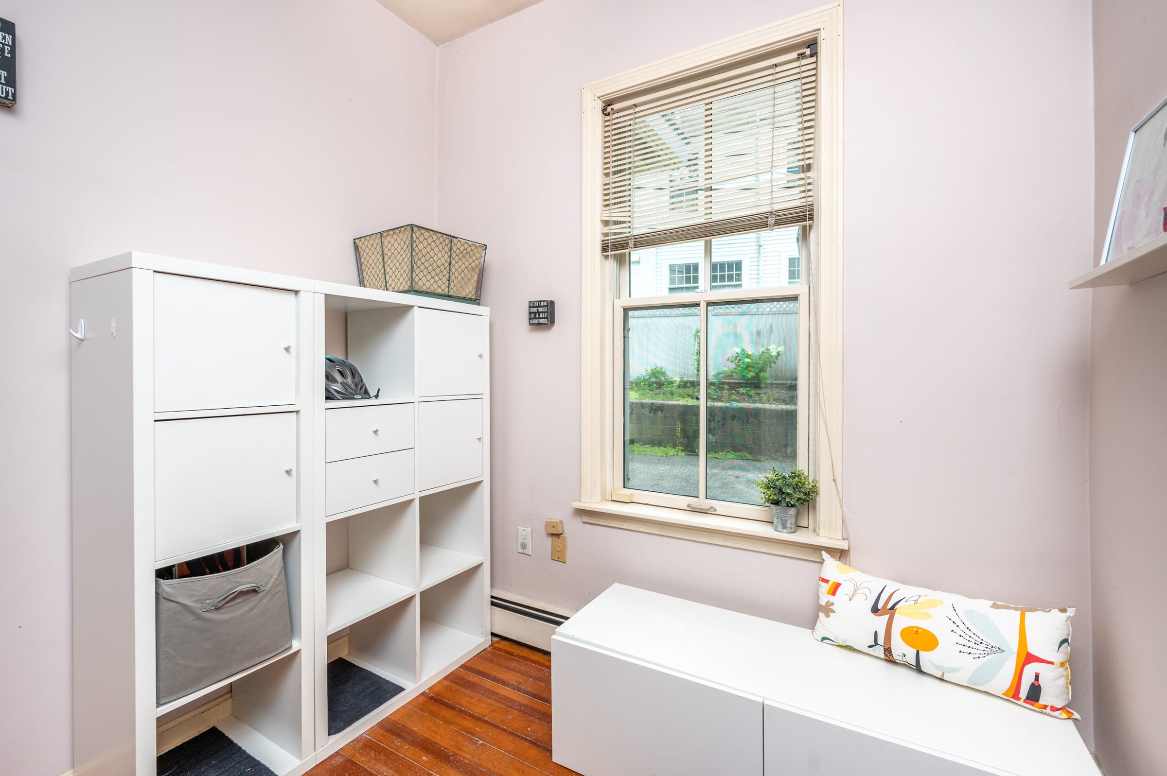 SOLD! 150 Walnut Street Unit 1 in Brookline inception-app-prod/NmU2ZTUzNTQtMTA5MC00MzY0LWFmNmYtZmVkMjVjMjY0ZWIx/content/2021/08/150-Walnut-St-31.jpg
