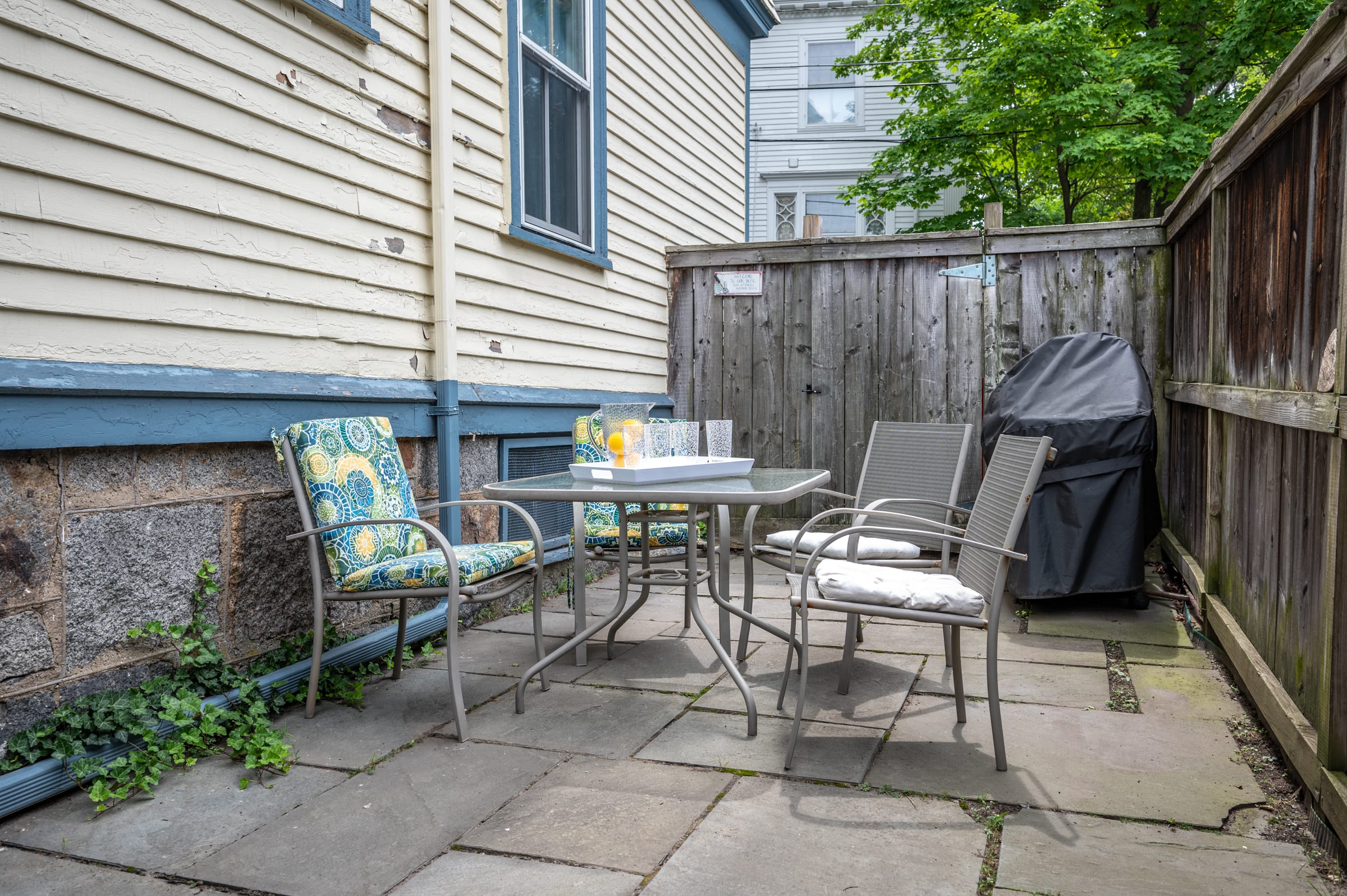 SOLD! 150 Walnut Street Unit 1 in Brookline inception-app-prod/NmU2ZTUzNTQtMTA5MC00MzY0LWFmNmYtZmVkMjVjMjY0ZWIx/content/2021/08/150-Walnut-St-7.jpg