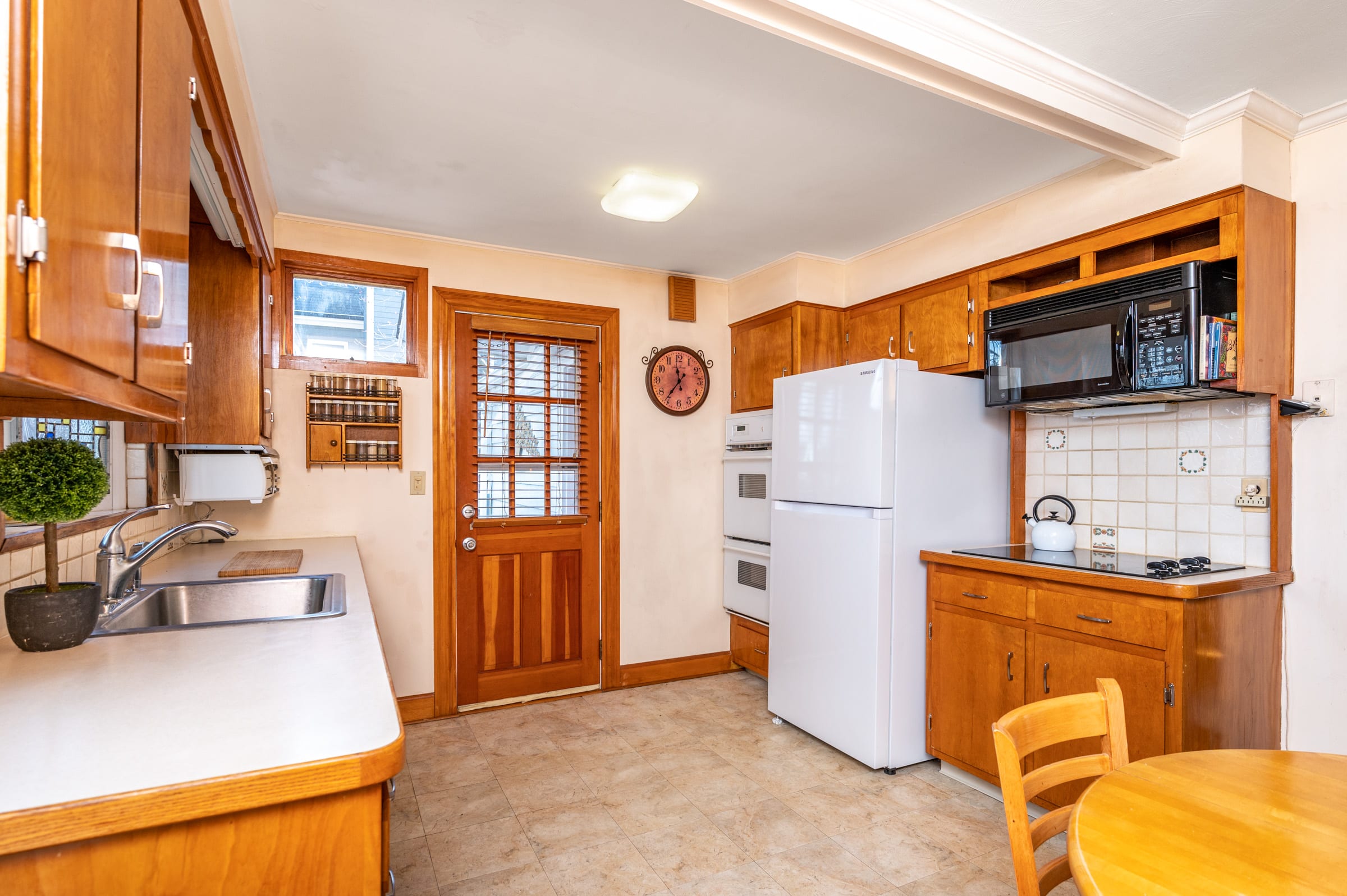 SOLD! 37 Gayland Road in Needham inception-app-prod/NmU2ZTUzNTQtMTA5MC00MzY0LWFmNmYtZmVkMjVjMjY0ZWIx/content/2022/04/26887c15fb0abed144a958da754809f9ce8d414a.jpg