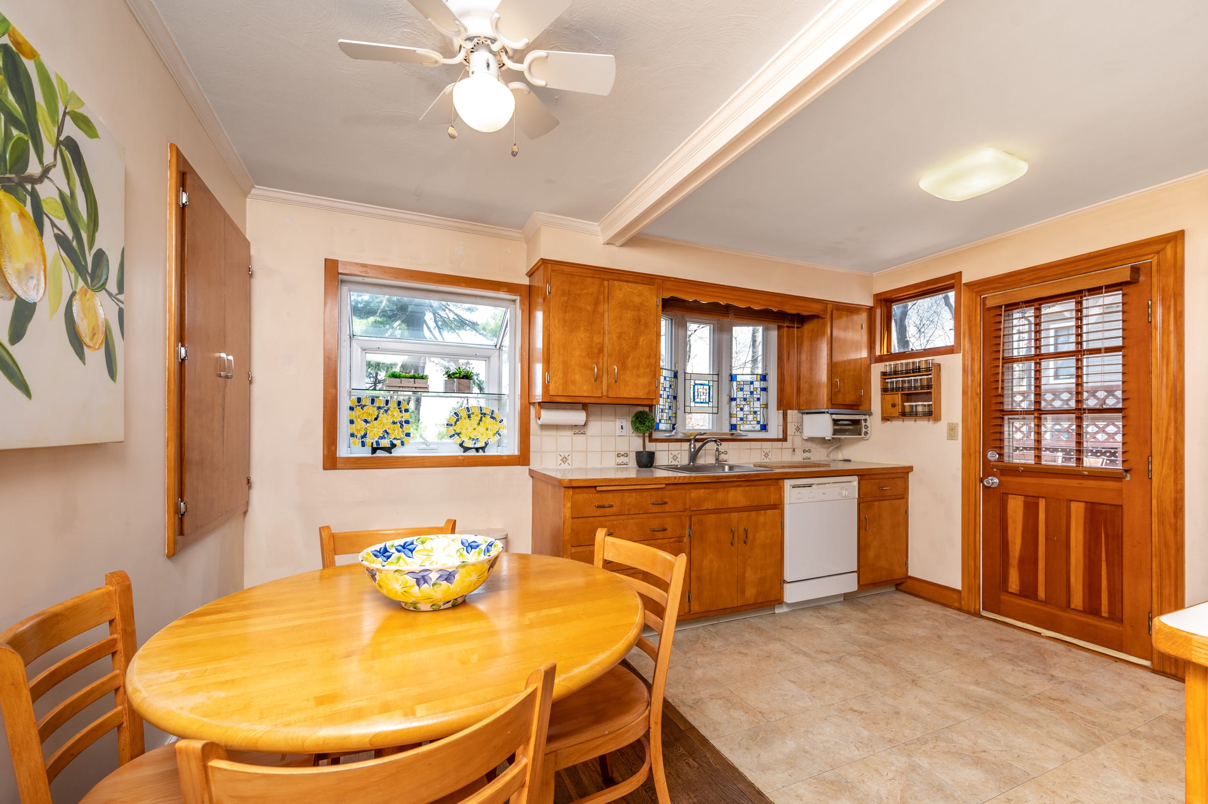 SOLD! 37 Gayland Road in Needham inception-app-prod/NmU2ZTUzNTQtMTA5MC00MzY0LWFmNmYtZmVkMjVjMjY0ZWIx/content/2022/04/58a6a2d6ee9e209629d06a6e0a9f6607247e0899.jpg