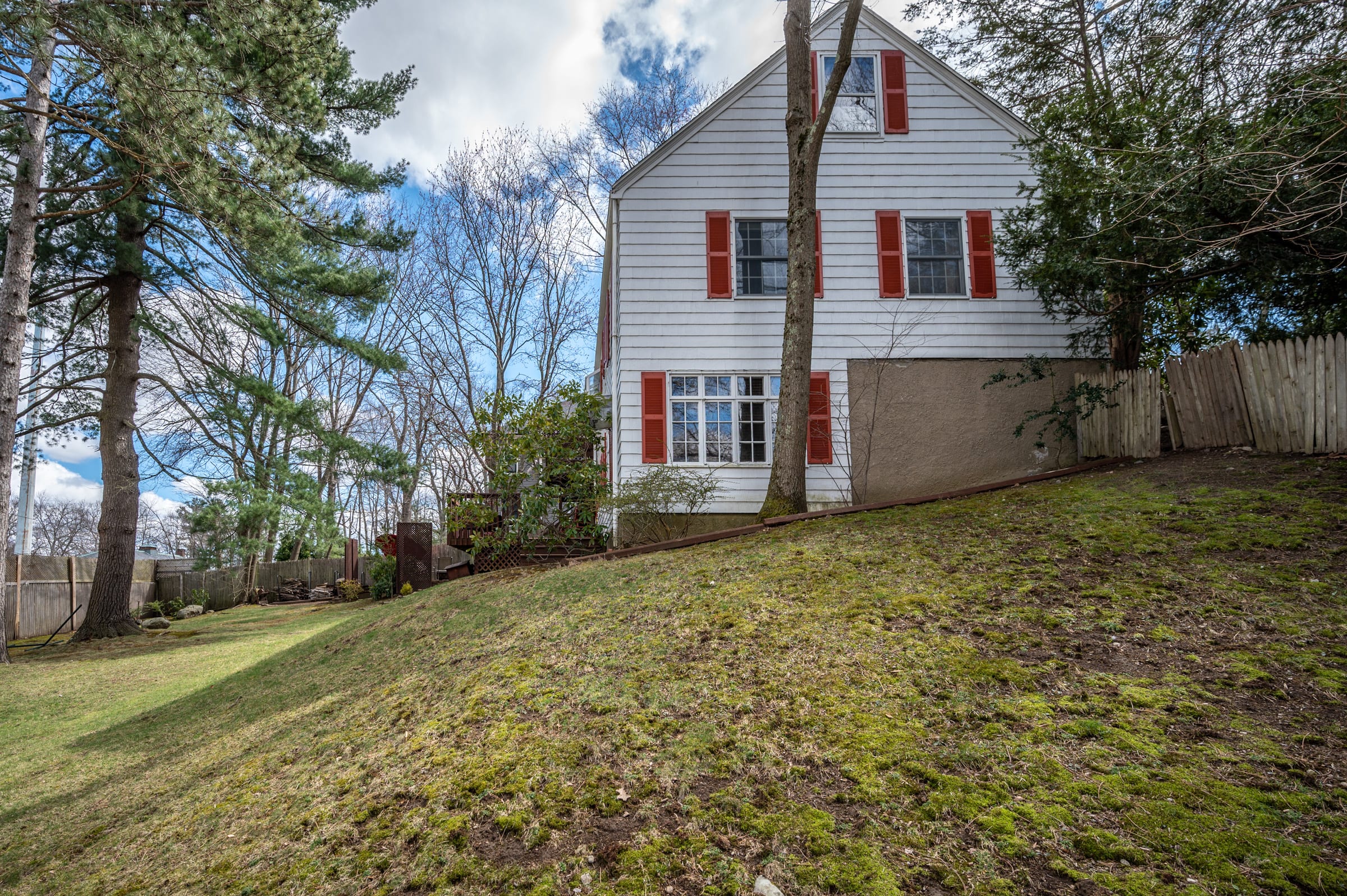 SOLD! 37 Gayland Road in Needham inception-app-prod/NmU2ZTUzNTQtMTA5MC00MzY0LWFmNmYtZmVkMjVjMjY0ZWIx/content/2022/04/5df341d6963020c5f227e535c3e4bd1aebf49664.jpg