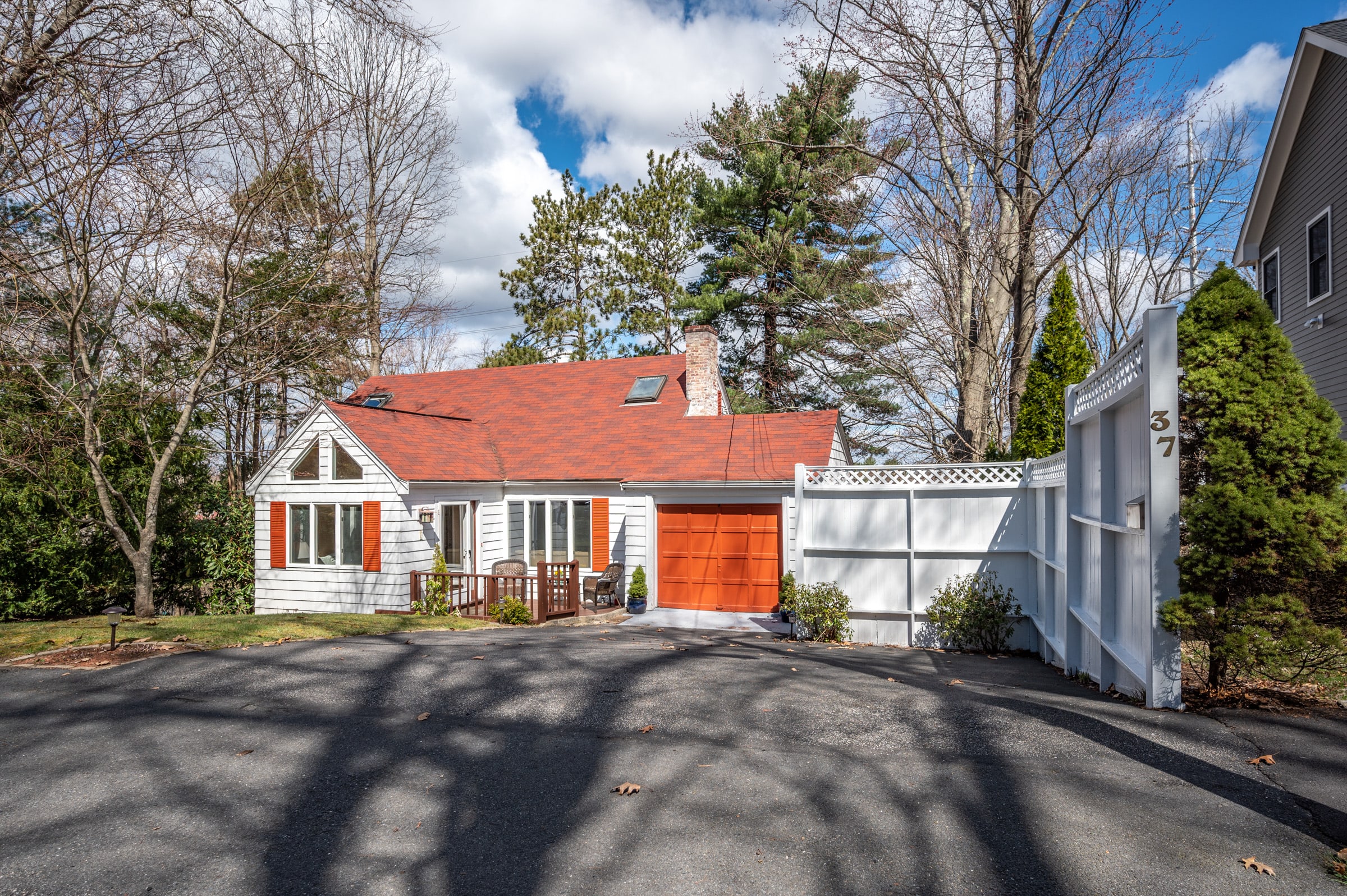 SOLD! 37 Gayland Road in Needham inception-app-prod/NmU2ZTUzNTQtMTA5MC00MzY0LWFmNmYtZmVkMjVjMjY0ZWIx/content/2022/04/662b6fcc0e6d2598100cdf53a8028dd1d6167d50.jpg
