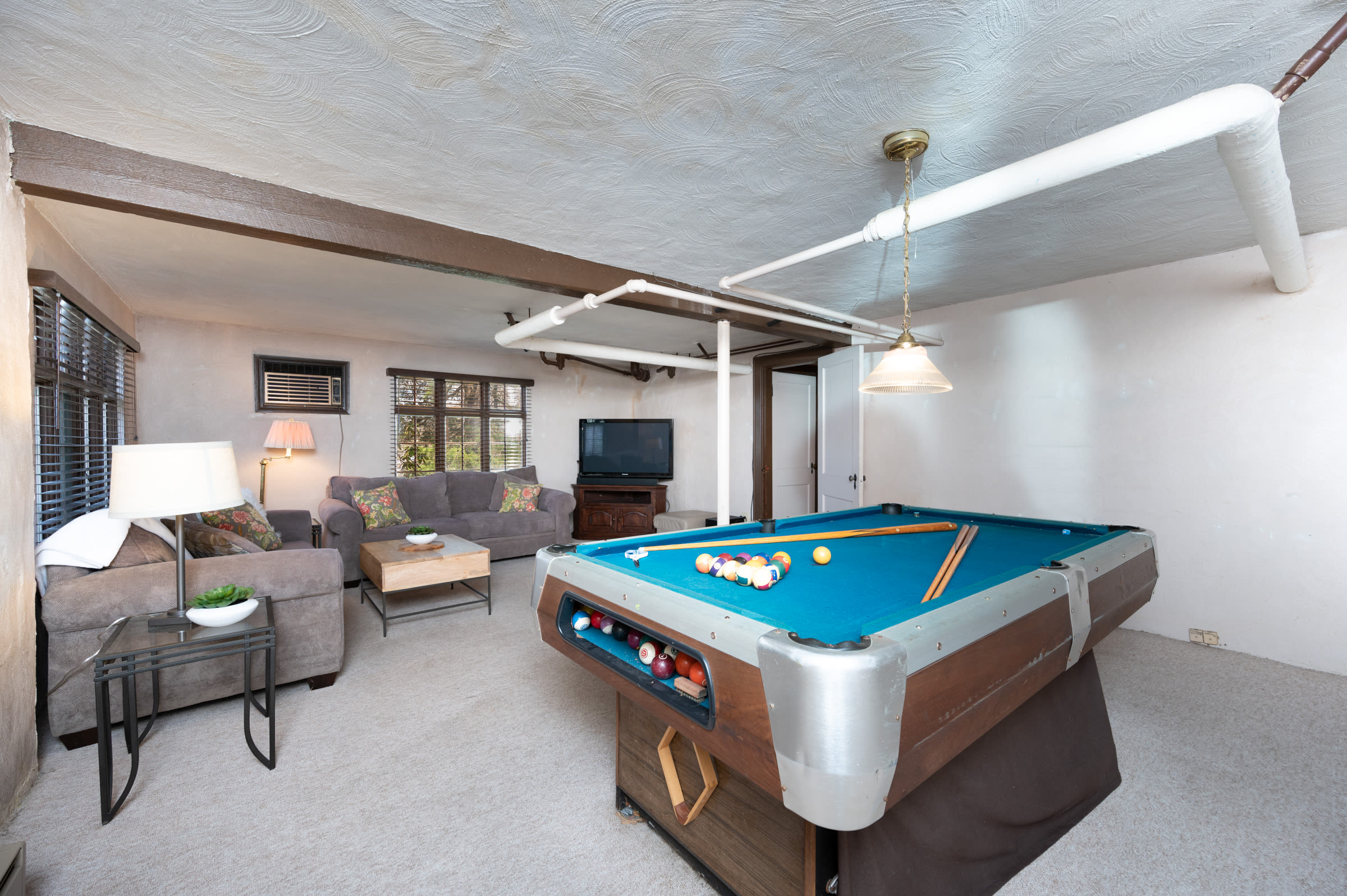 SOLD! 37 Gayland Road in Needham inception-app-prod/NmU2ZTUzNTQtMTA5MC00MzY0LWFmNmYtZmVkMjVjMjY0ZWIx/content/2022/04/81e082b36a7f07d6925df5d76b9fae34e11c7074.jpg