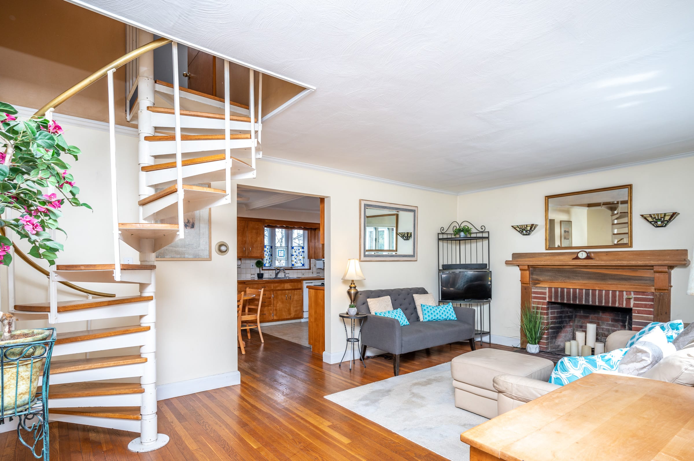 SOLD! 37 Gayland Road in Needham inception-app-prod/NmU2ZTUzNTQtMTA5MC00MzY0LWFmNmYtZmVkMjVjMjY0ZWIx/content/2022/04/926844fbe6d43605ed70f13f199fd9480cdd283a.jpg