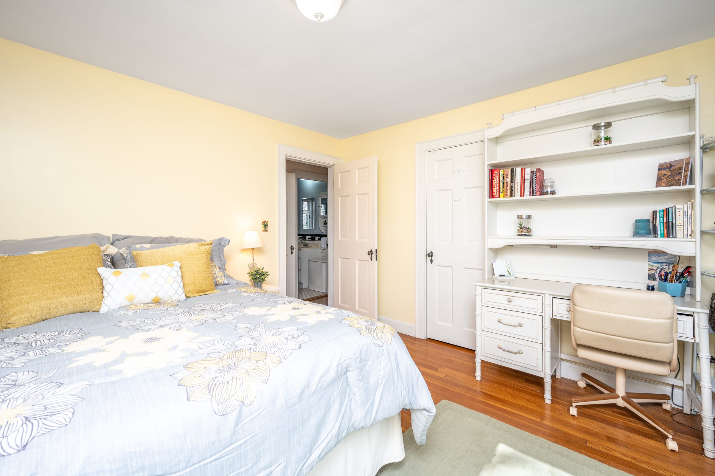 SOLD! 37 Gayland Road in Needham inception-app-prod/NmU2ZTUzNTQtMTA5MC00MzY0LWFmNmYtZmVkMjVjMjY0ZWIx/content/2022/04/b7dc5a3023d75bc29cedc03902fa556a02f04b50.jpg