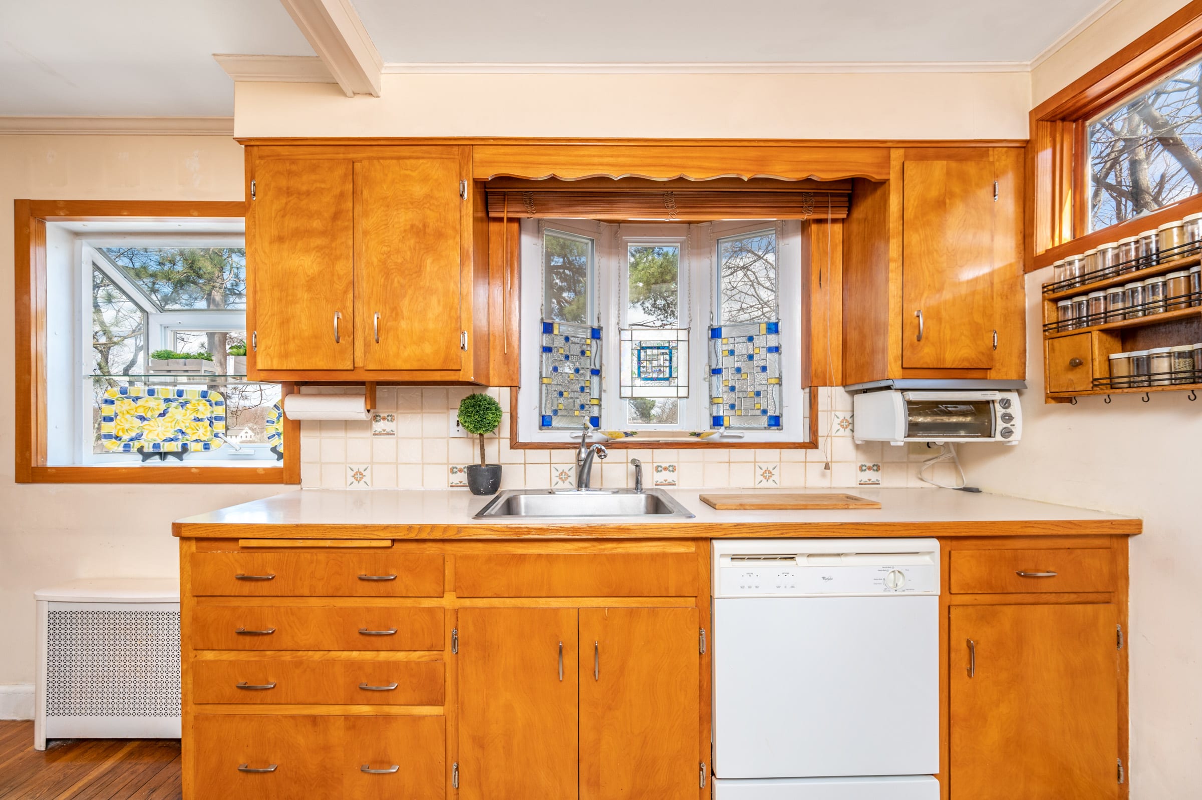 SOLD! 37 Gayland Road in Needham inception-app-prod/NmU2ZTUzNTQtMTA5MC00MzY0LWFmNmYtZmVkMjVjMjY0ZWIx/content/2022/04/cd6956490619c780c397e4b1d00a1e73455dd6fd.jpg