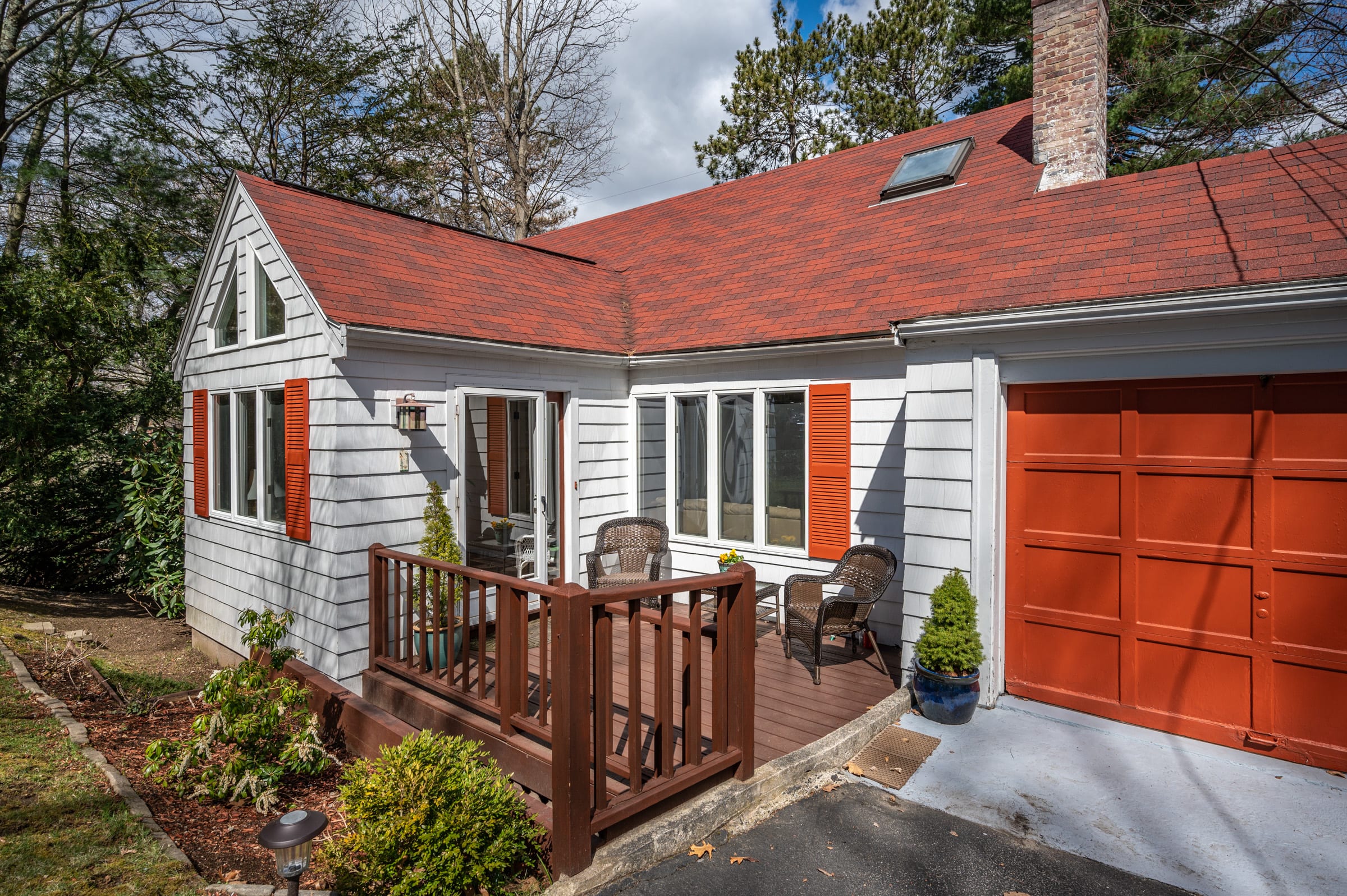 SOLD! 37 Gayland Road in Needham inception-app-prod/NmU2ZTUzNTQtMTA5MC00MzY0LWFmNmYtZmVkMjVjMjY0ZWIx/content/2022/04/d0e95d1209b21fb64a009715e7ef84268b488b68.jpg