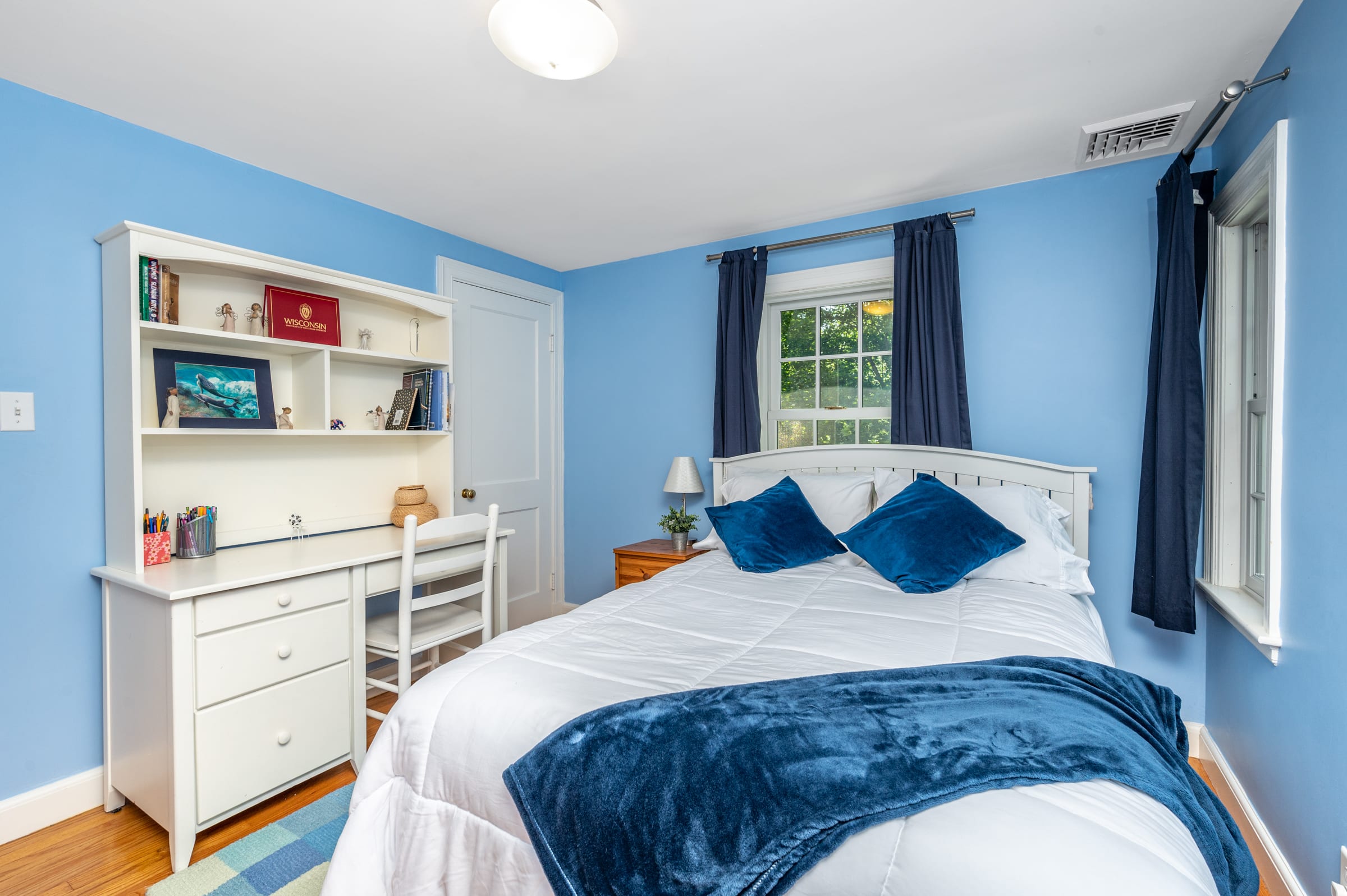 UNDER CONTRACT! 273 Nehoiden Street in Needham inception-app-prod/NmU2ZTUzNTQtMTA5MC00MzY0LWFmNmYtZmVkMjVjMjY0ZWIx/content/2022/09/08fd647e519788e052df480f9087780abea5437f.jpg