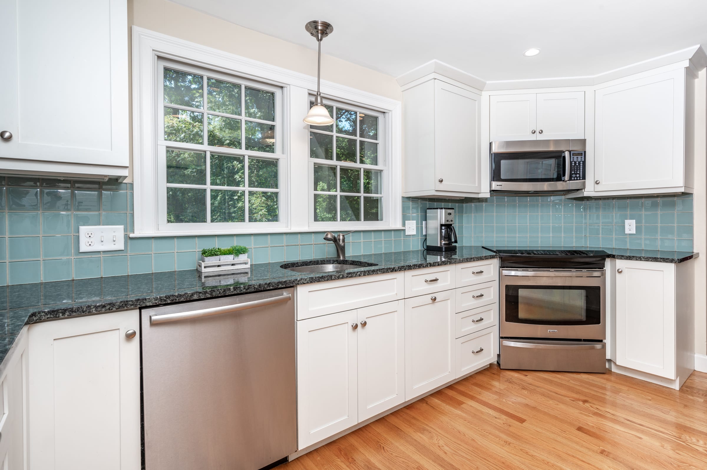 UNDER CONTRACT! 273 Nehoiden Street in Needham inception-app-prod/NmU2ZTUzNTQtMTA5MC00MzY0LWFmNmYtZmVkMjVjMjY0ZWIx/content/2022/09/2a6b8a0570b67ac2d4ed4997507bb39025848f4e.jpg