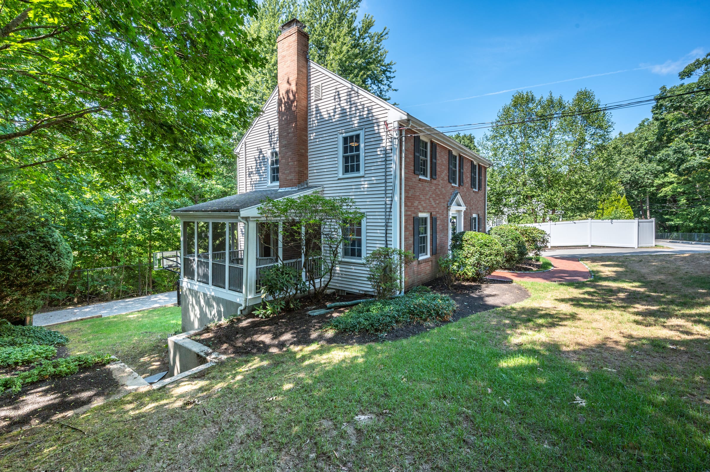UNDER CONTRACT! 273 Nehoiden Street in Needham inception-app-prod/NmU2ZTUzNTQtMTA5MC00MzY0LWFmNmYtZmVkMjVjMjY0ZWIx/content/2022/09/2be52445b0f449501039632e7c0763aa4e01f510.jpg