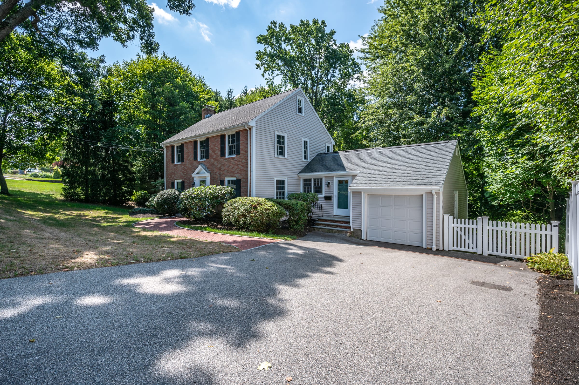 UNDER CONTRACT! 273 Nehoiden Street in Needham inception-app-prod/NmU2ZTUzNTQtMTA5MC00MzY0LWFmNmYtZmVkMjVjMjY0ZWIx/content/2022/09/4403ed2cdde769e1b1b7d7a95ec8cf172665d26f.jpg