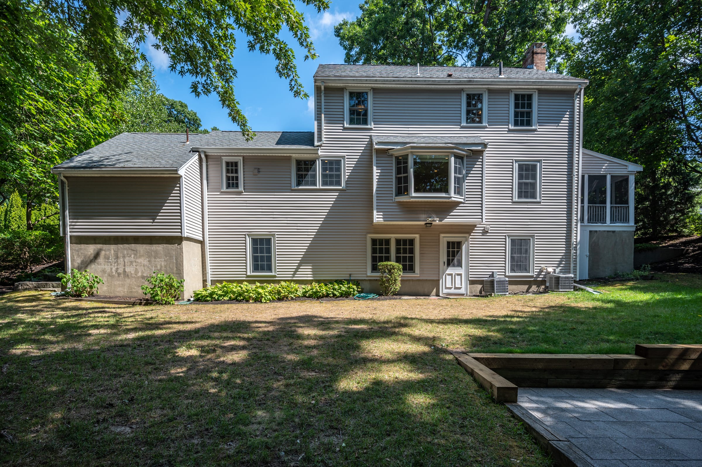 UNDER CONTRACT! 273 Nehoiden Street in Needham inception-app-prod/NmU2ZTUzNTQtMTA5MC00MzY0LWFmNmYtZmVkMjVjMjY0ZWIx/content/2022/09/705773fc9e20a297724e067dd5a582b73f4e7fe6.jpg