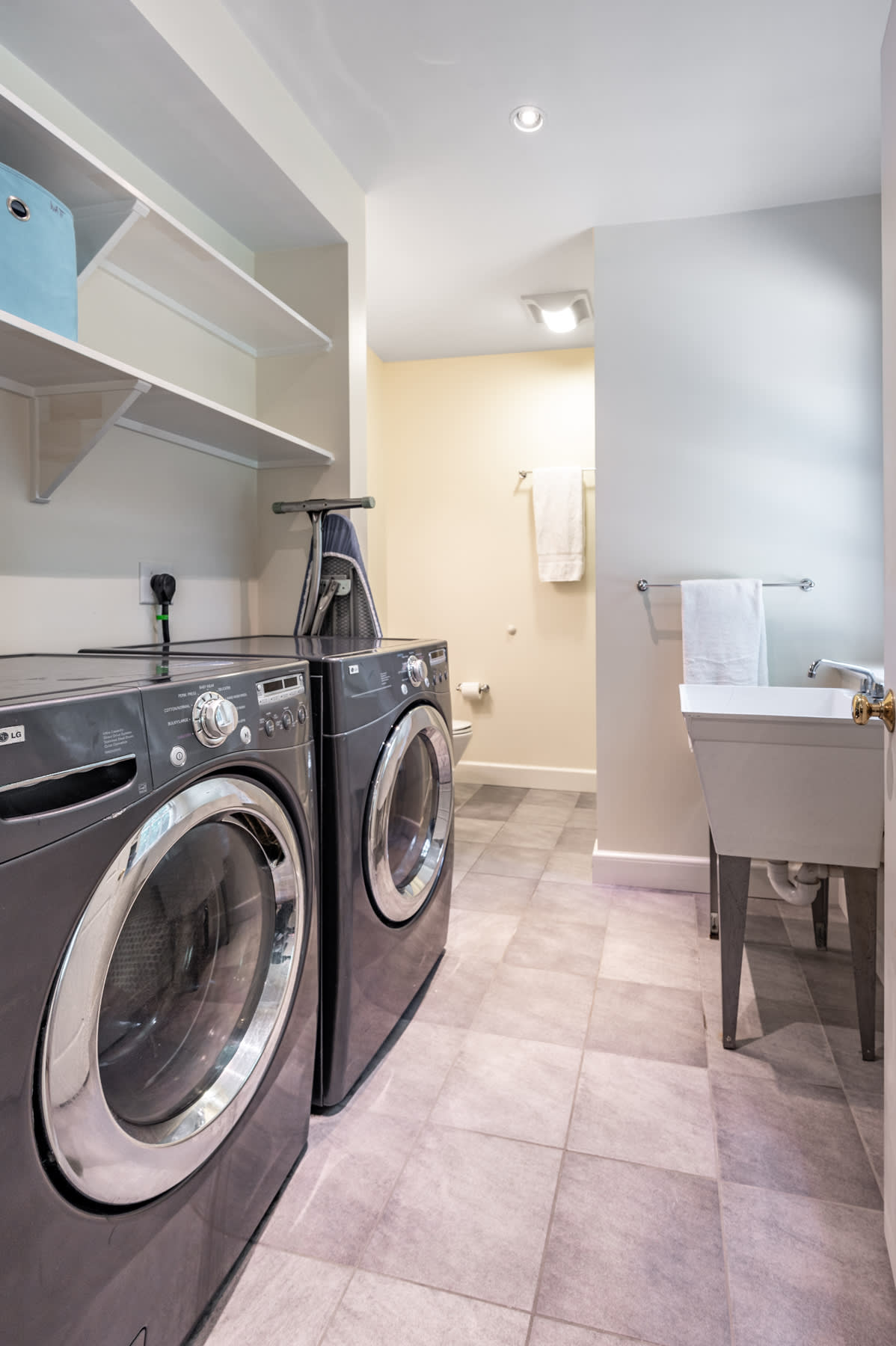 UNDER CONTRACT! 273 Nehoiden Street in Needham inception-app-prod/NmU2ZTUzNTQtMTA5MC00MzY0LWFmNmYtZmVkMjVjMjY0ZWIx/content/2022/09/75684ec3811197481fd8740848546fa98d632983.jpg