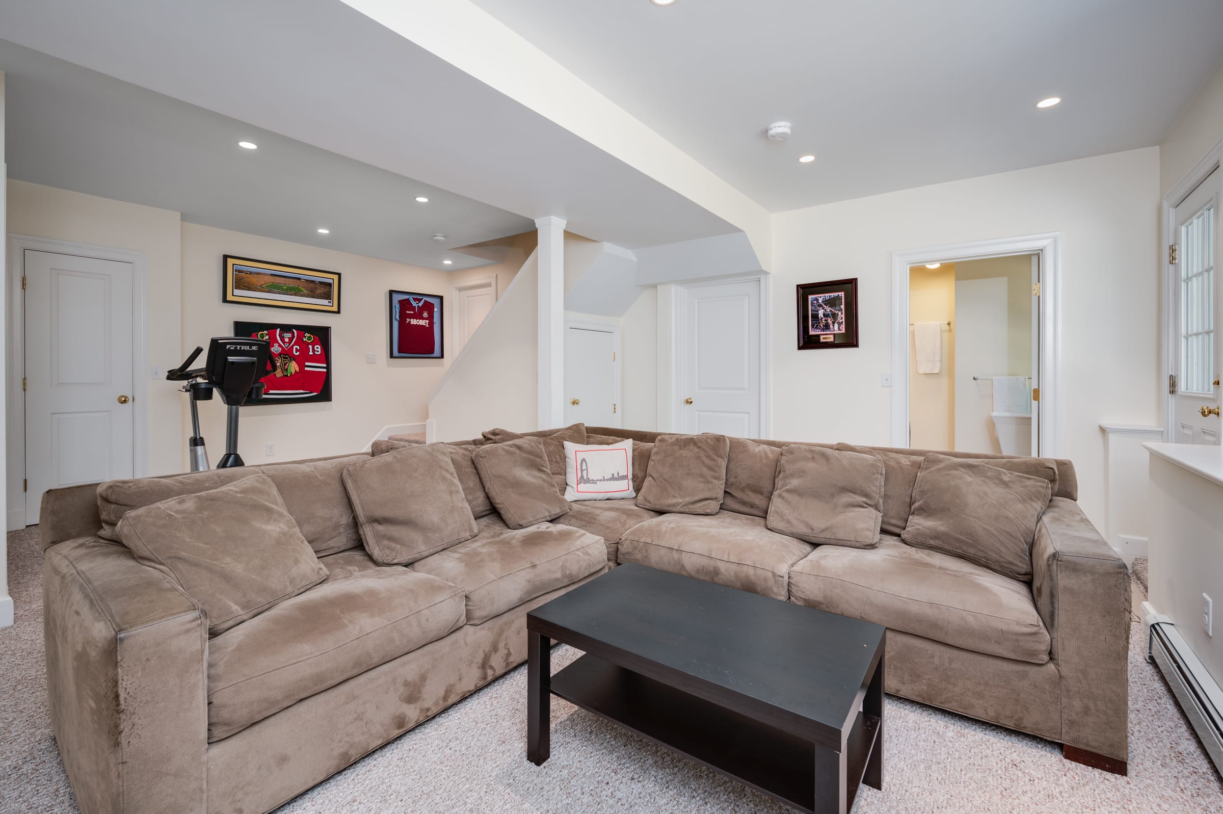 UNDER CONTRACT! 273 Nehoiden Street in Needham inception-app-prod/NmU2ZTUzNTQtMTA5MC00MzY0LWFmNmYtZmVkMjVjMjY0ZWIx/content/2022/09/8e57c3e71a1d8399ad04affd6c67cb5a605ee5c6.jpg