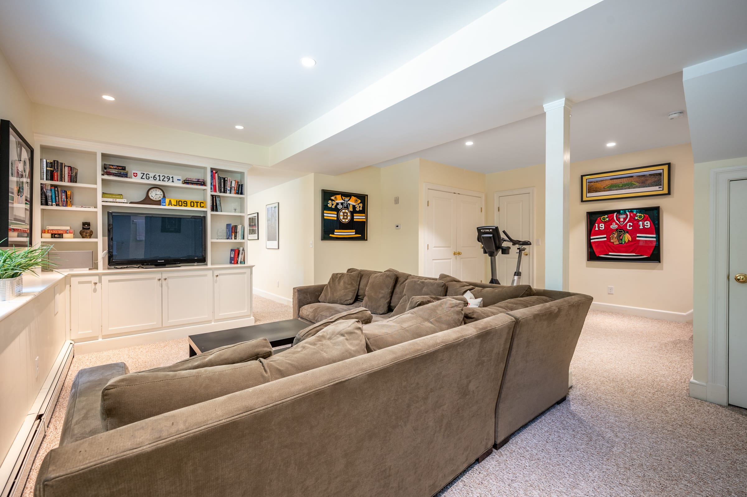 UNDER CONTRACT! 273 Nehoiden Street in Needham inception-app-prod/NmU2ZTUzNTQtMTA5MC00MzY0LWFmNmYtZmVkMjVjMjY0ZWIx/content/2022/09/993181ab2f992e1cd20947d12bc278983dd0716a.jpg