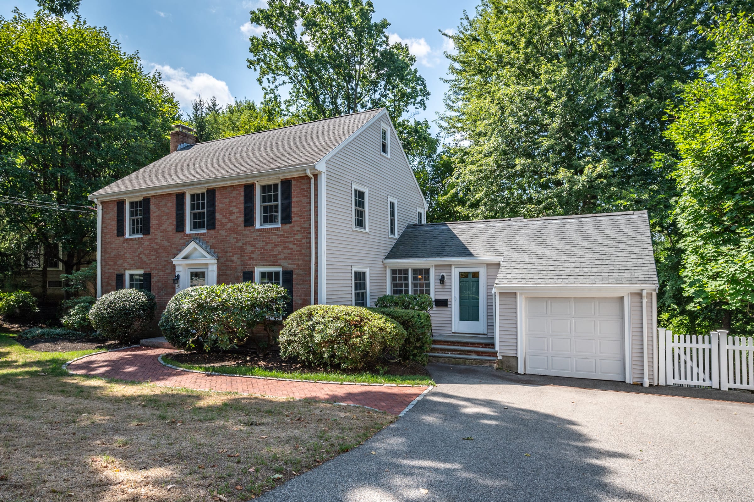 UNDER CONTRACT! 273 Nehoiden Street in Needham inception-app-prod/NmU2ZTUzNTQtMTA5MC00MzY0LWFmNmYtZmVkMjVjMjY0ZWIx/content/2022/09/bc26fe6080df694a968e11ea6d43efea4b1c4092.jpg