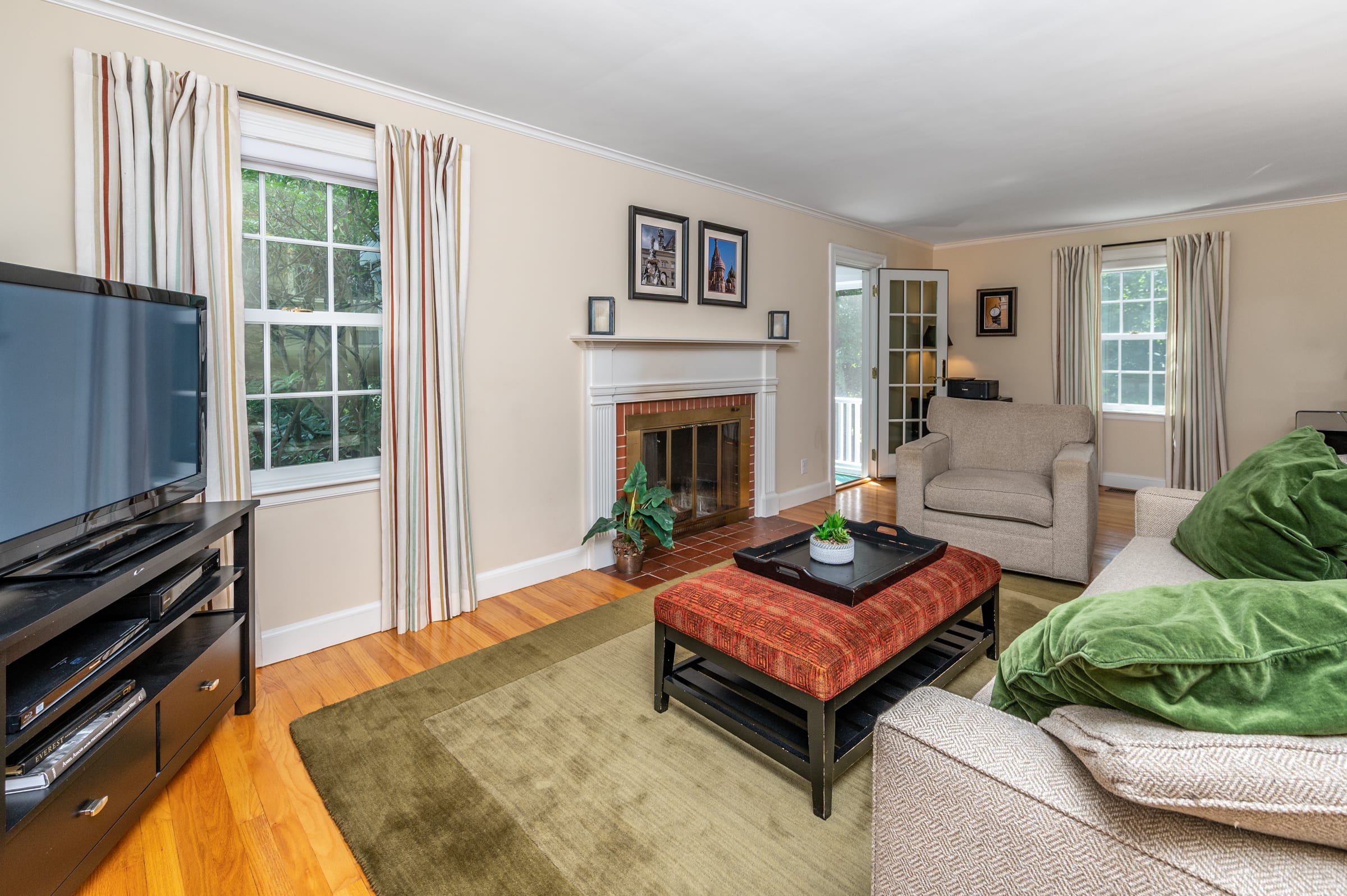 UNDER CONTRACT! 273 Nehoiden Street in Needham inception-app-prod/NmU2ZTUzNTQtMTA5MC00MzY0LWFmNmYtZmVkMjVjMjY0ZWIx/content/2022/09/e5aee68b617bb396c68e0cb68b2befb01c974208.jpg