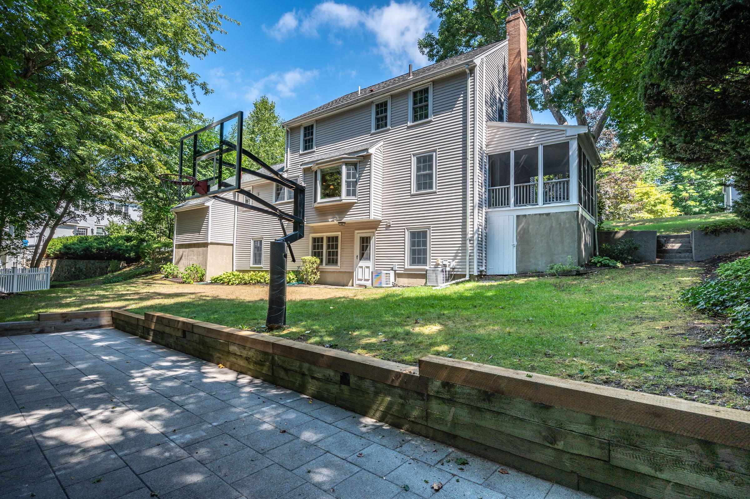UNDER CONTRACT! 273 Nehoiden Street in Needham inception-app-prod/NmU2ZTUzNTQtMTA5MC00MzY0LWFmNmYtZmVkMjVjMjY0ZWIx/content/2022/09/f5b1e19c7af0deb2f18afe0cd93b55767bc132fe.jpg