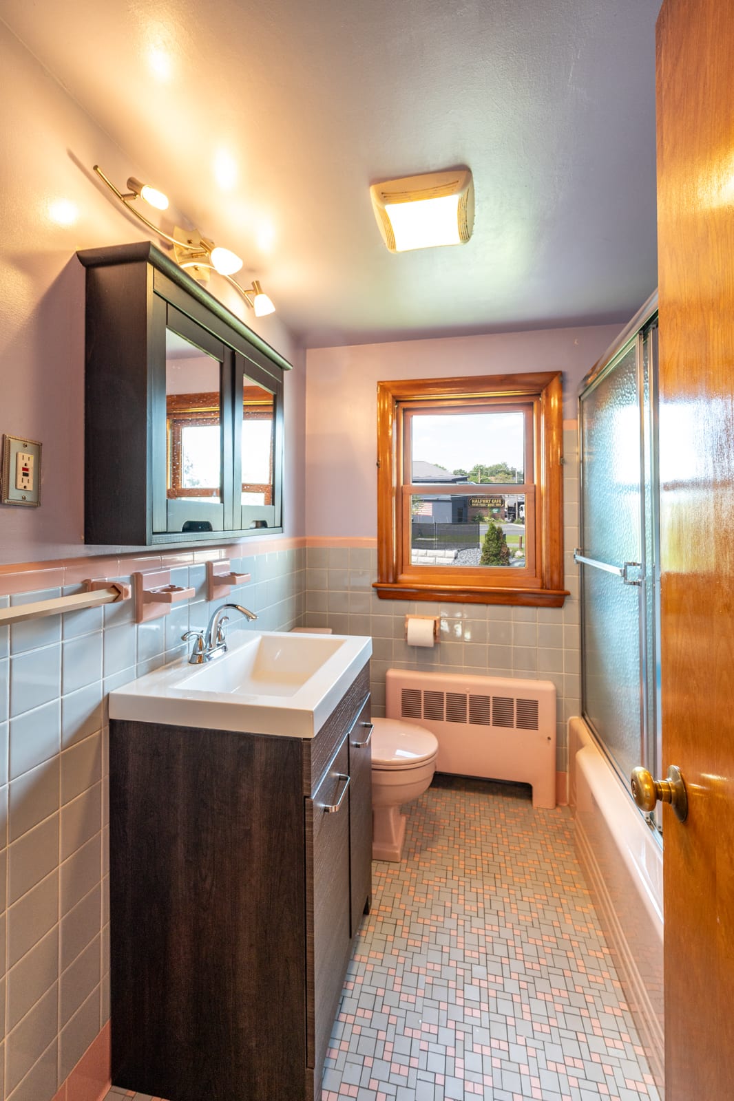 second floor full bath