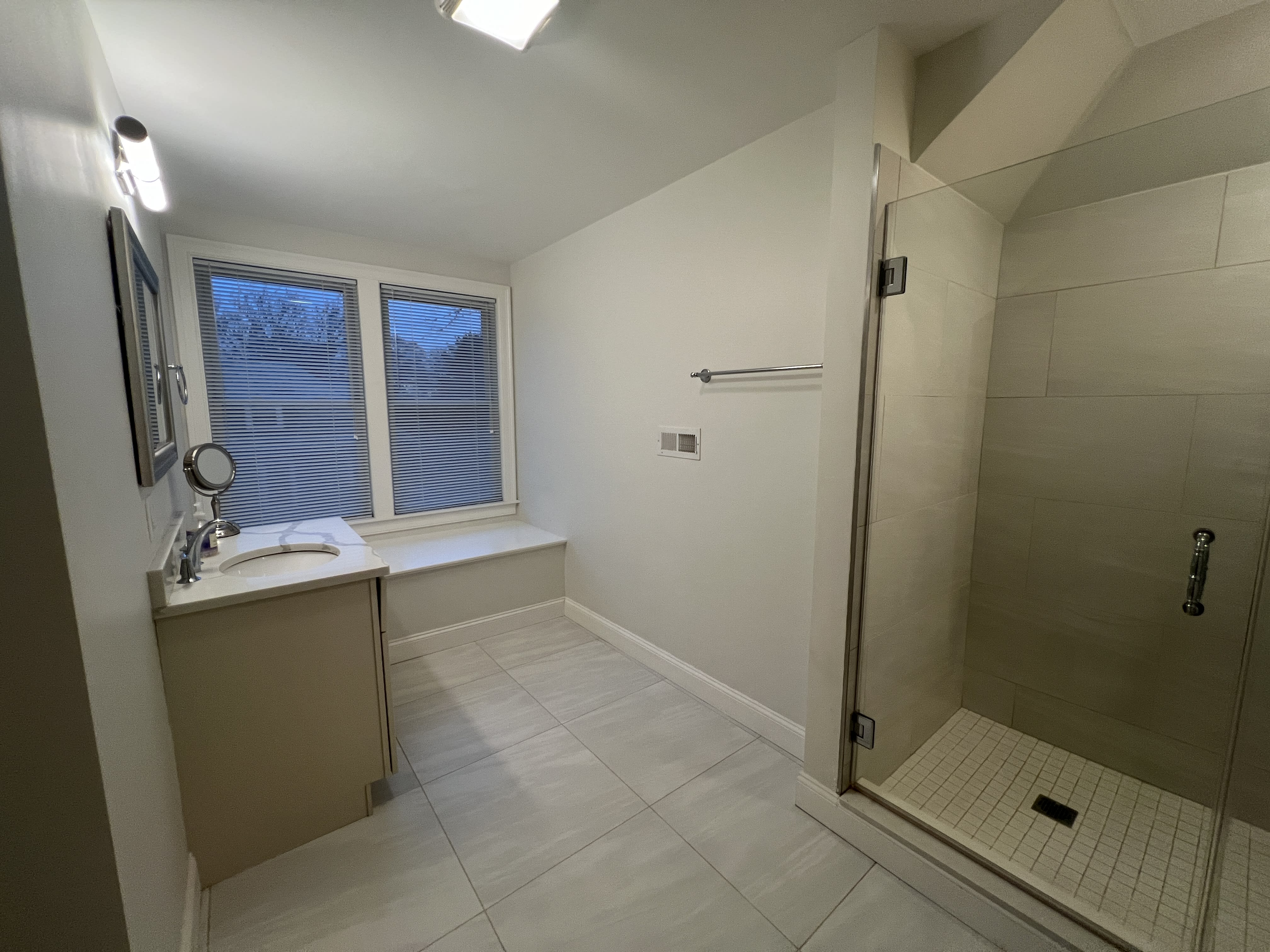 bathroom 3, upper level