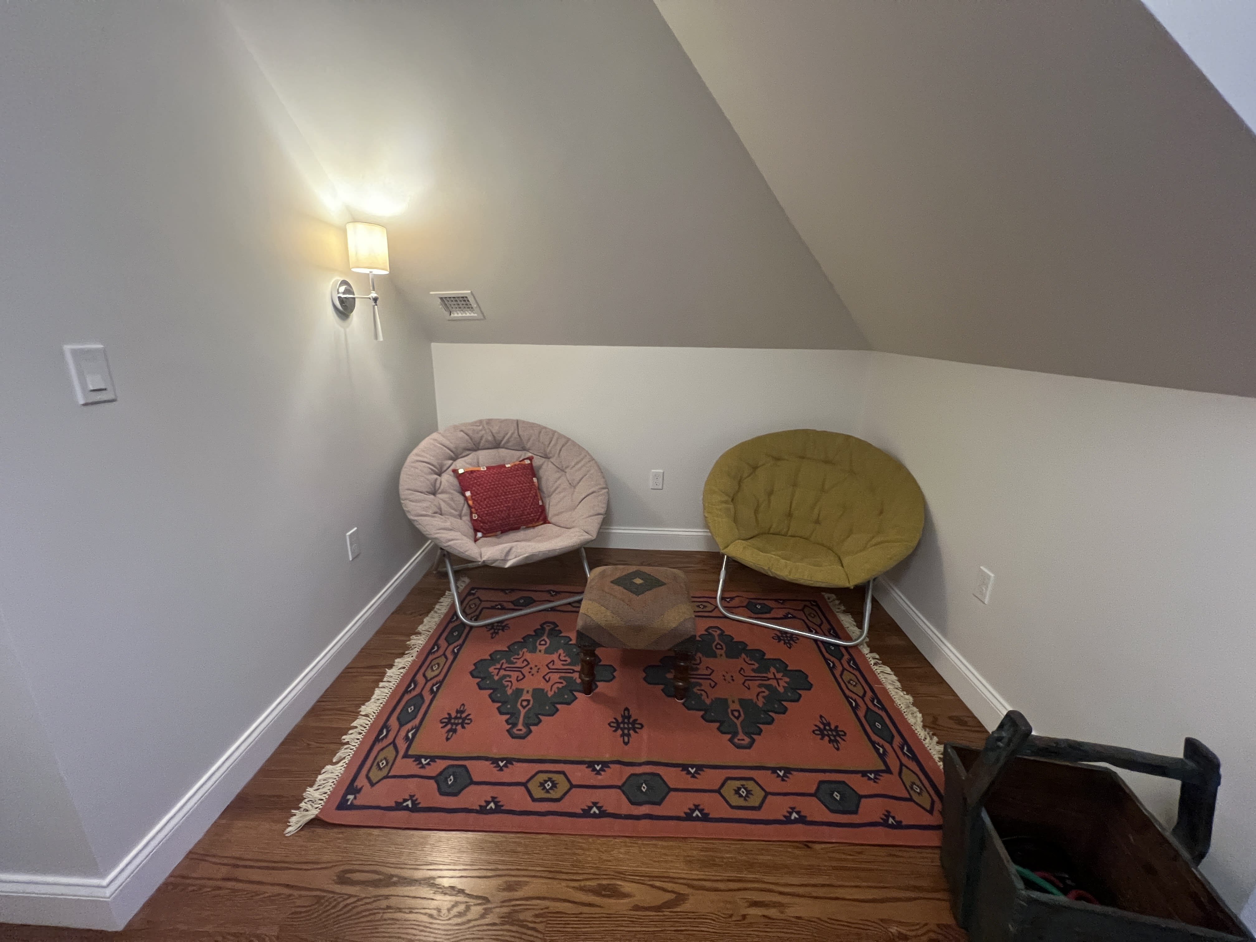 reading nook, upper level