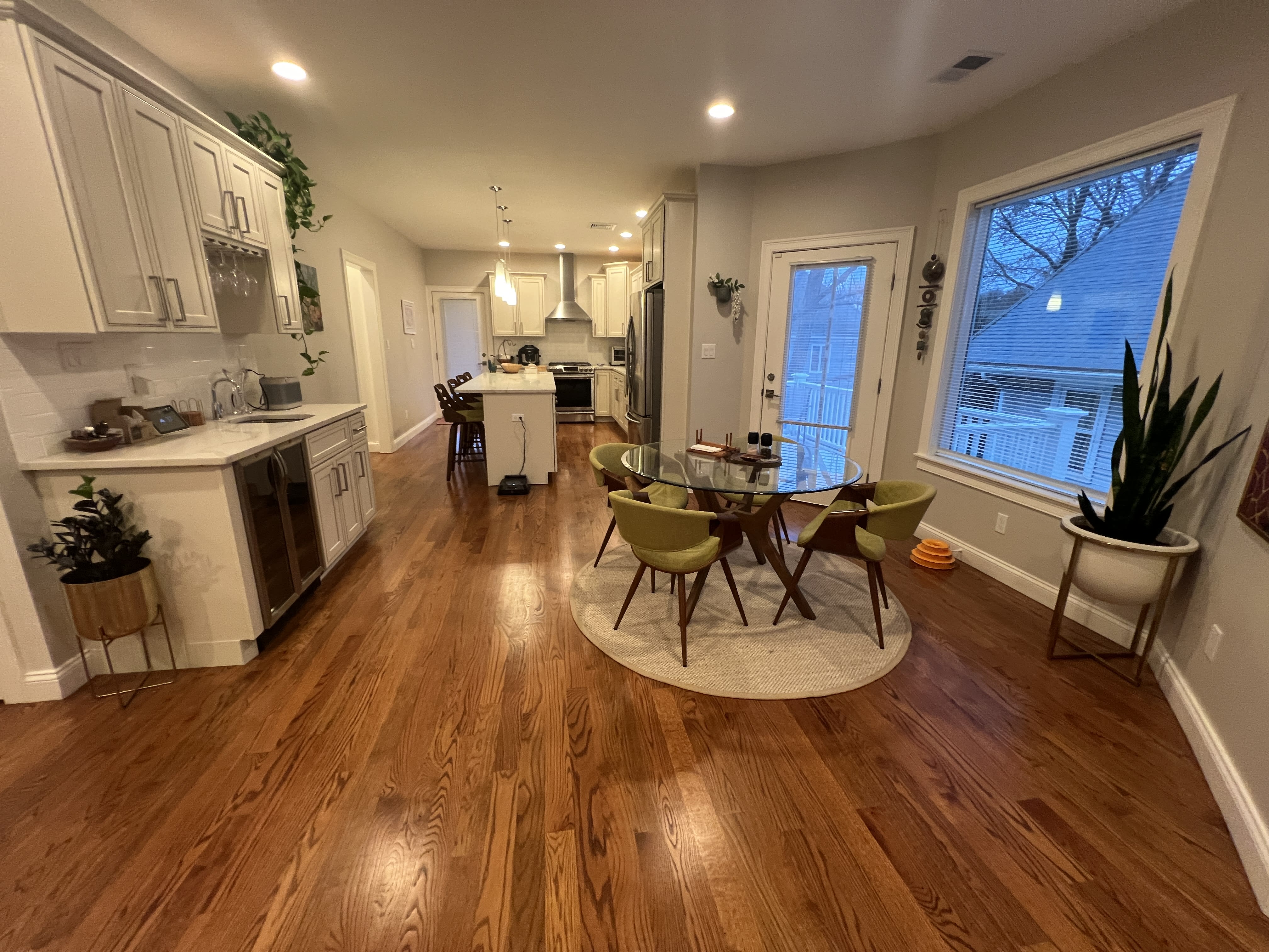 kitchen, wet bar, dining area, deck access