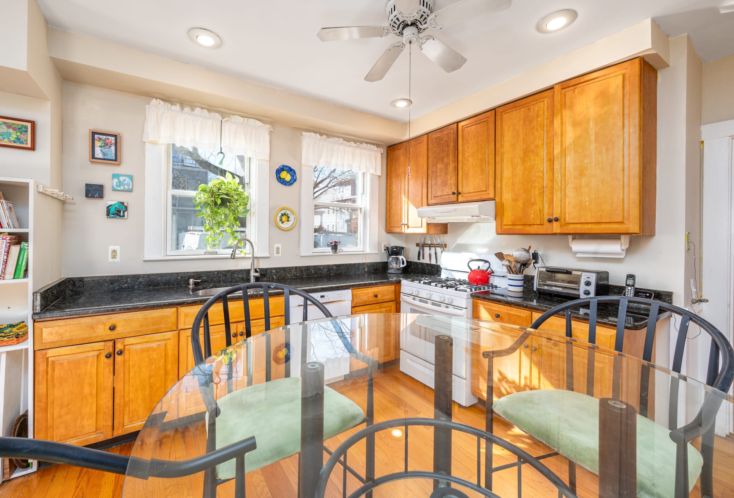 2 Ivy Street in Cambridge inception-app-prod/NmU2ZTUzNTQtMTA5MC00MzY0LWFmNmYtZmVkMjVjMjY0ZWIx/content/2024/02/28ab85b3315f2307cd53a11909d856743276a4fd.jpg