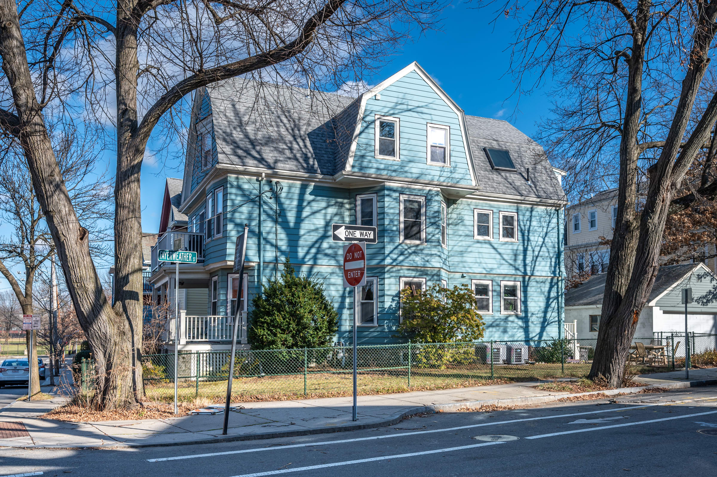 2 Ivy Street in Cambridge inception-app-prod/NmU2ZTUzNTQtMTA5MC00MzY0LWFmNmYtZmVkMjVjMjY0ZWIx/content/2024/02/4c9ed328968942d184fe0434f59382e0dcc1380c.jpg