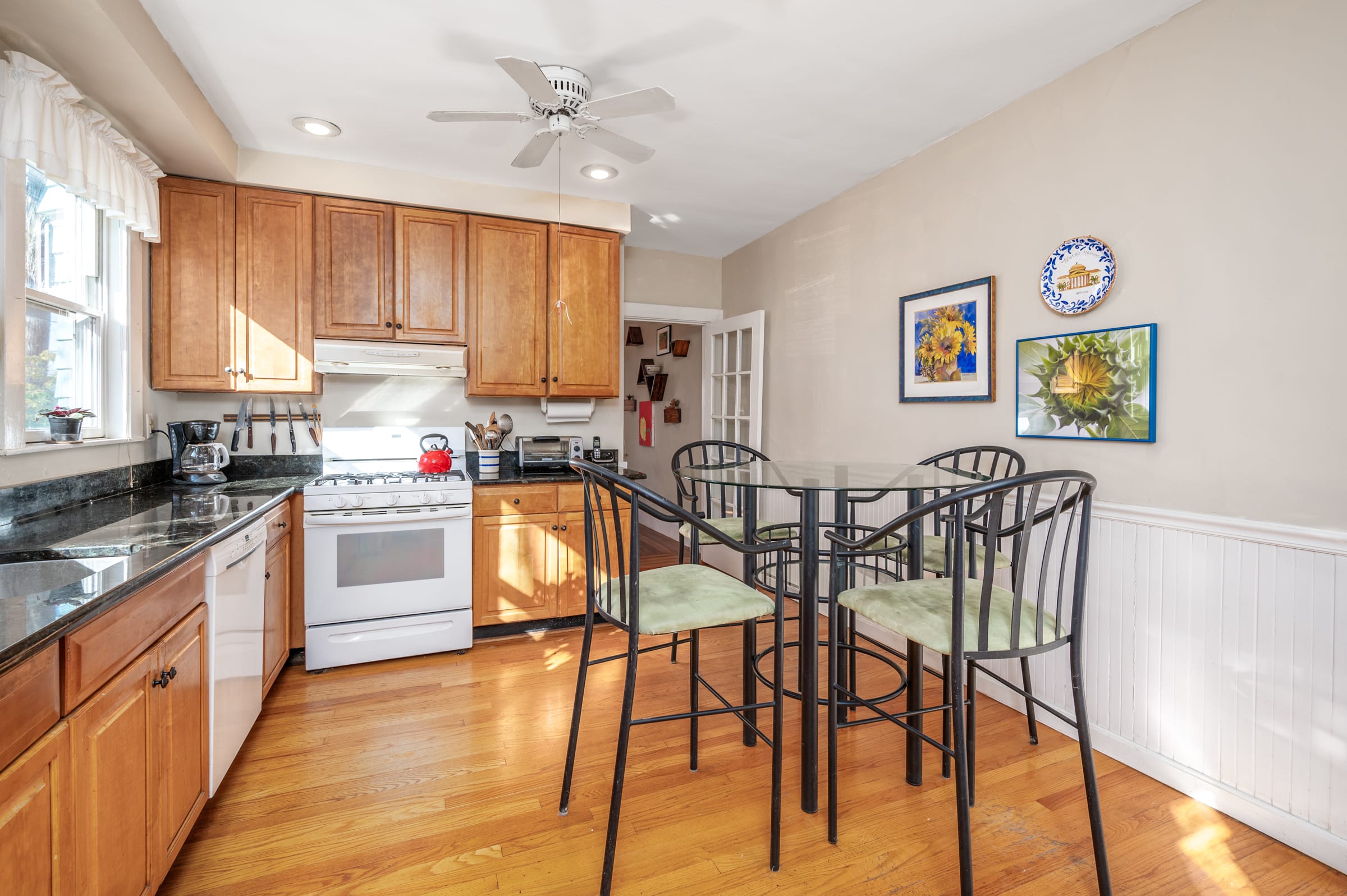 2 Ivy Street in Cambridge inception-app-prod/NmU2ZTUzNTQtMTA5MC00MzY0LWFmNmYtZmVkMjVjMjY0ZWIx/content/2024/02/51e4579b6e298eaf6022c68310f4cafd546d125b.jpg