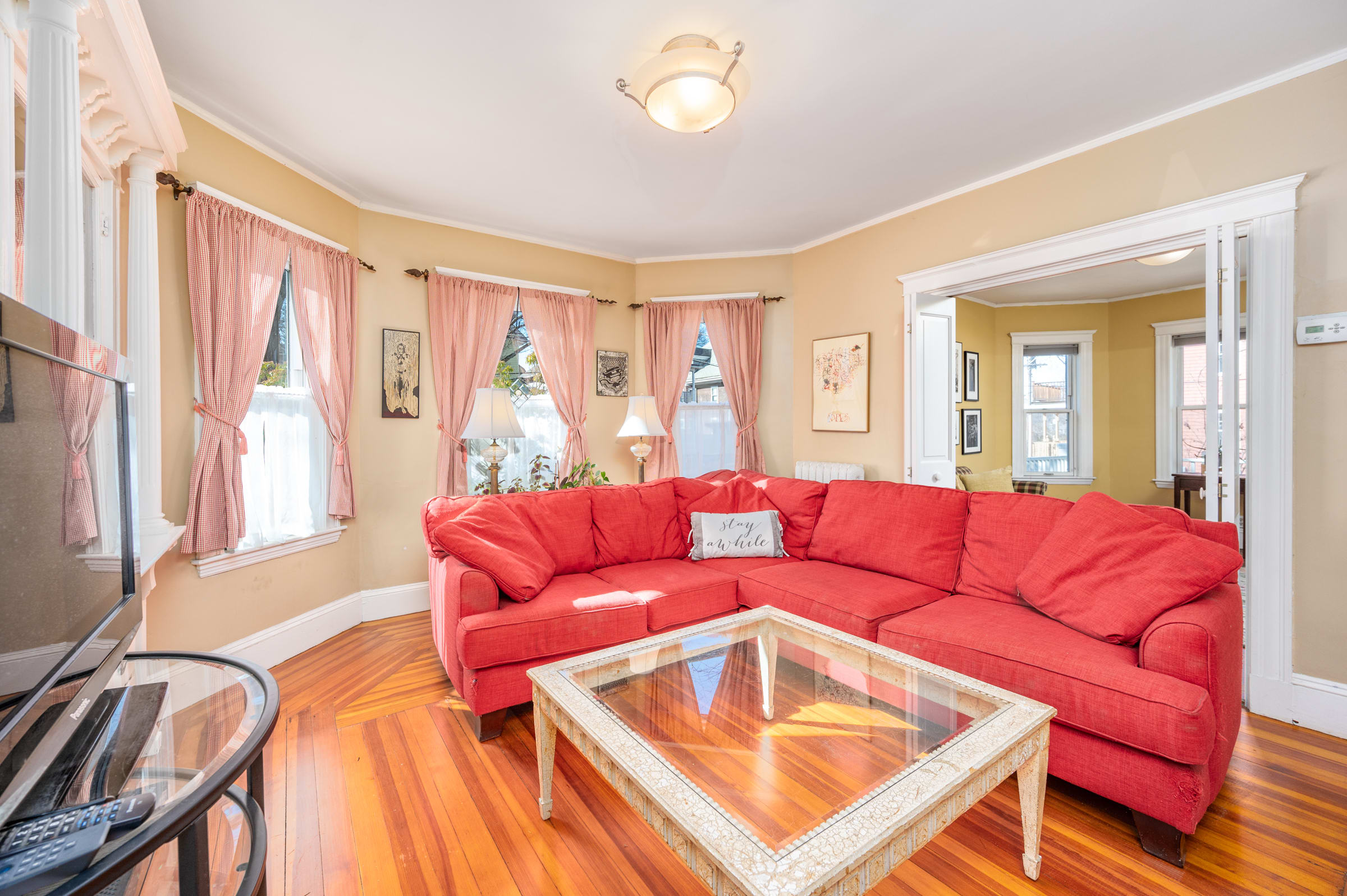 2 Ivy Street in Cambridge inception-app-prod/NmU2ZTUzNTQtMTA5MC00MzY0LWFmNmYtZmVkMjVjMjY0ZWIx/content/2024/02/61fe33027b7cdaa0d6f943fba27ad05cb0ab555c.jpg